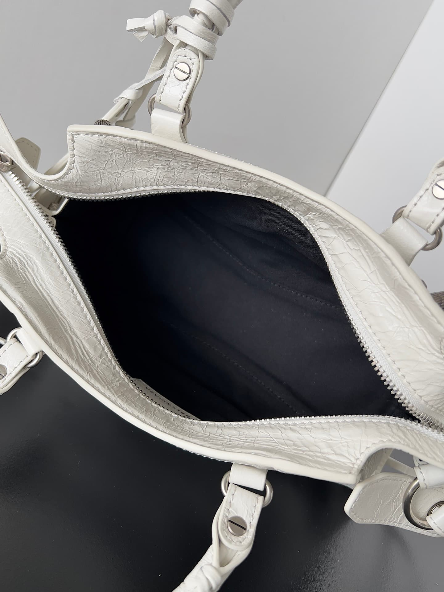 Balenciaga Small Neo Cagole City bag in White lambskin leather High