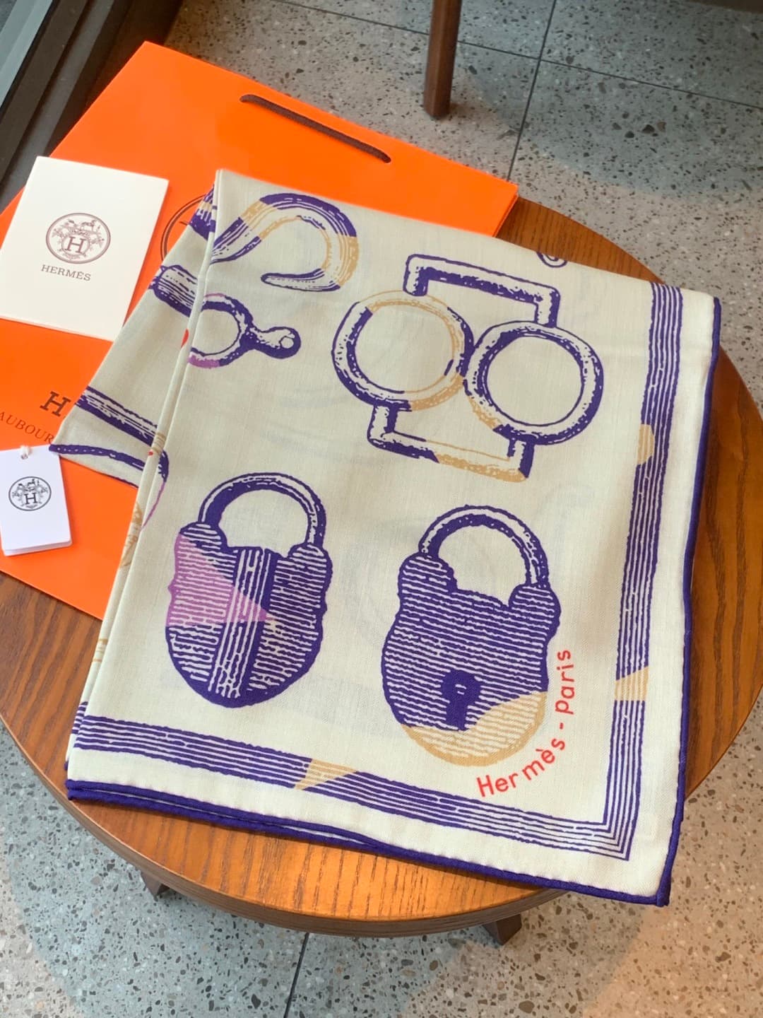 Hermes Inventaire Poetique pour un Conte Sellier shawl 140