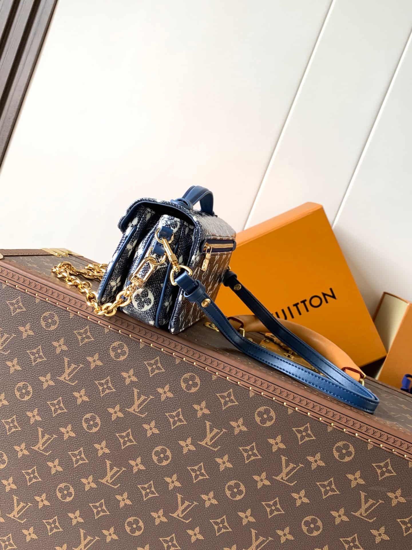 Louis Vuitton Pochette Métis East West bag Blue Denim Monogram Canvas M22834  High