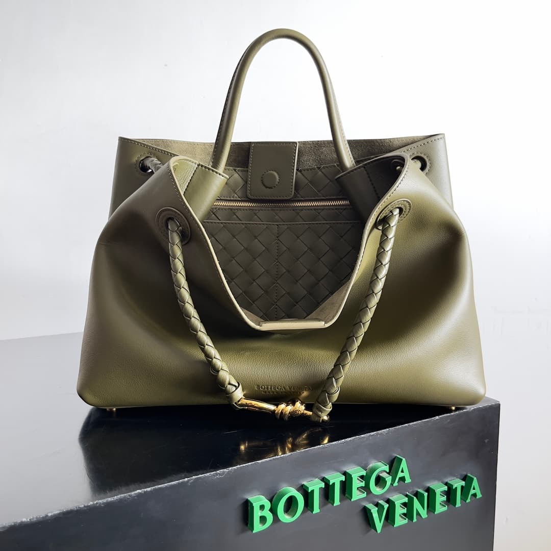 Bottega Veneta Andiamo tote bag in green calfskin leather TOP