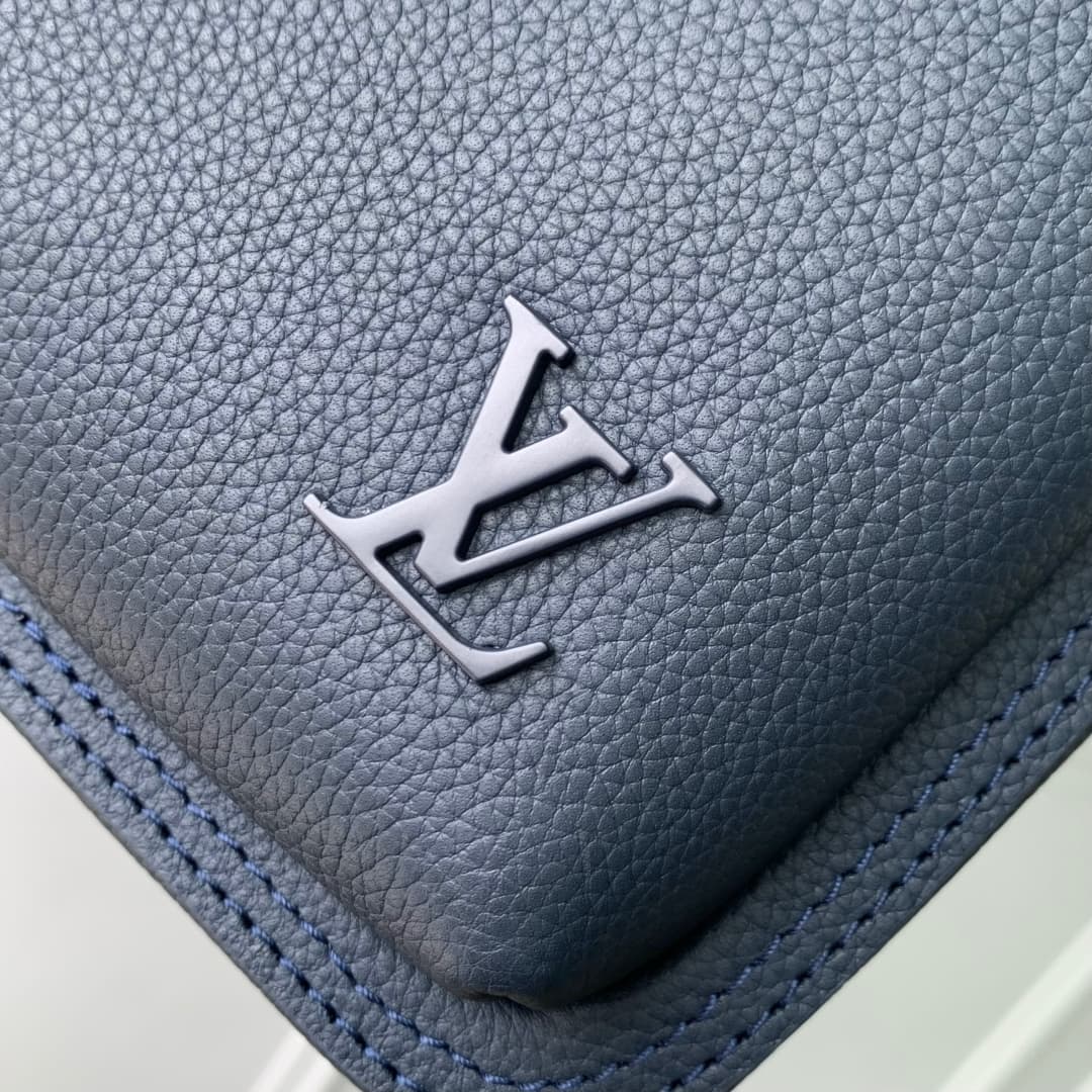 Louis Vuitton Avenue Slingbag PM LV Aerogram Waxy calfskin M15269 Navy Blue High