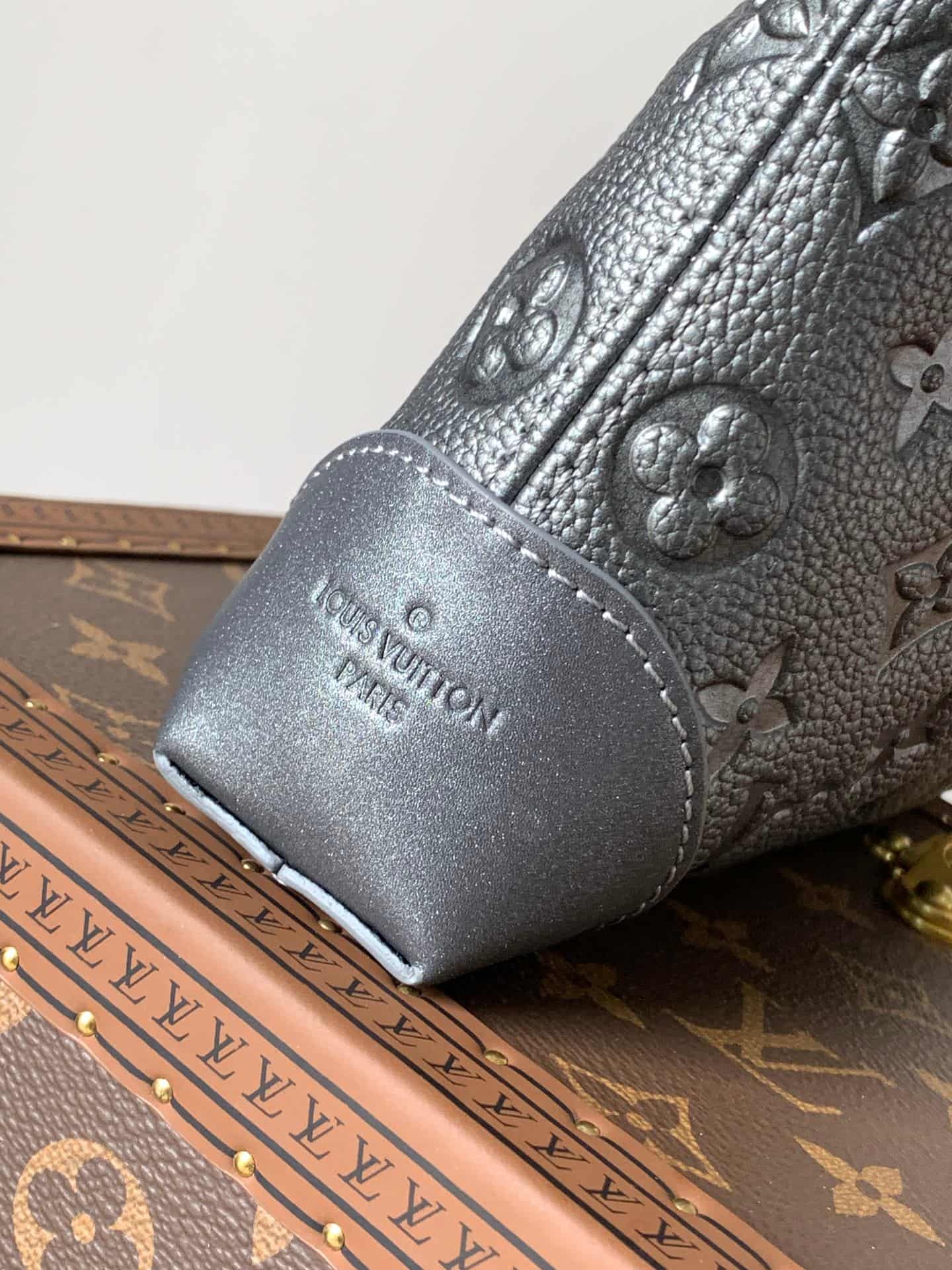 Louis Vuitton Pochette Sèvres Gun Metal Supple grained cowhide leather M12174 High