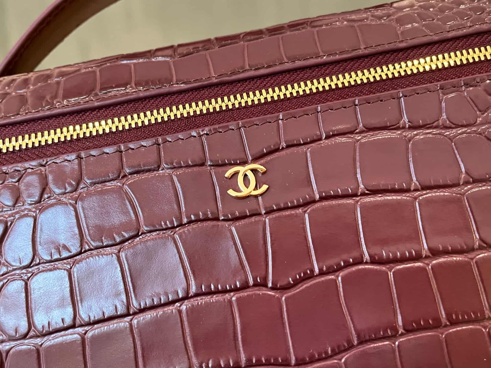 Chanel Vanity with Chain Crocodile-embossed leather& Gold-Tone Metal Burgundy AP5438 A
