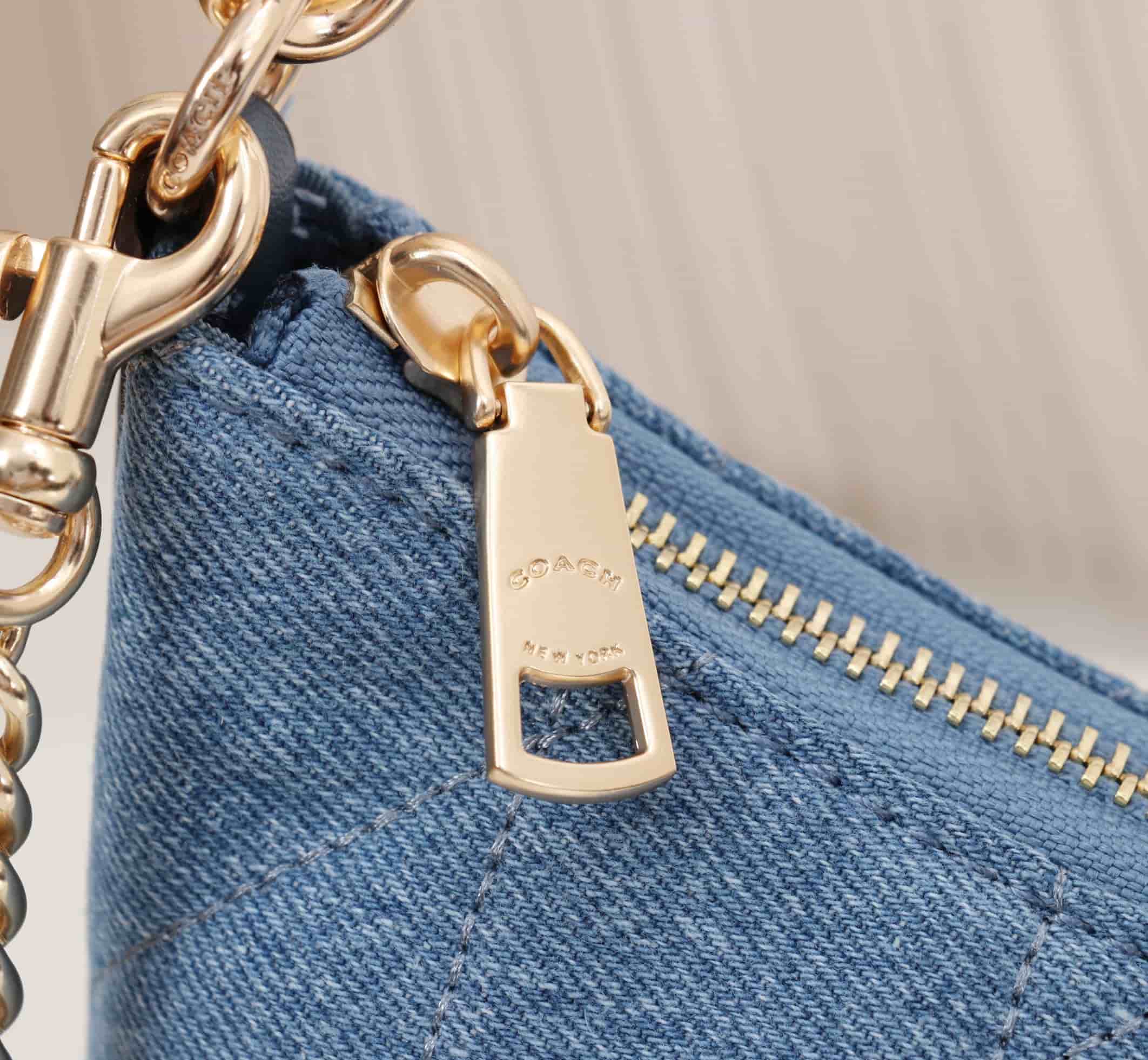 Coach Caitlin Shoulder Bag With Quilting Denim/Gold/Indigo High