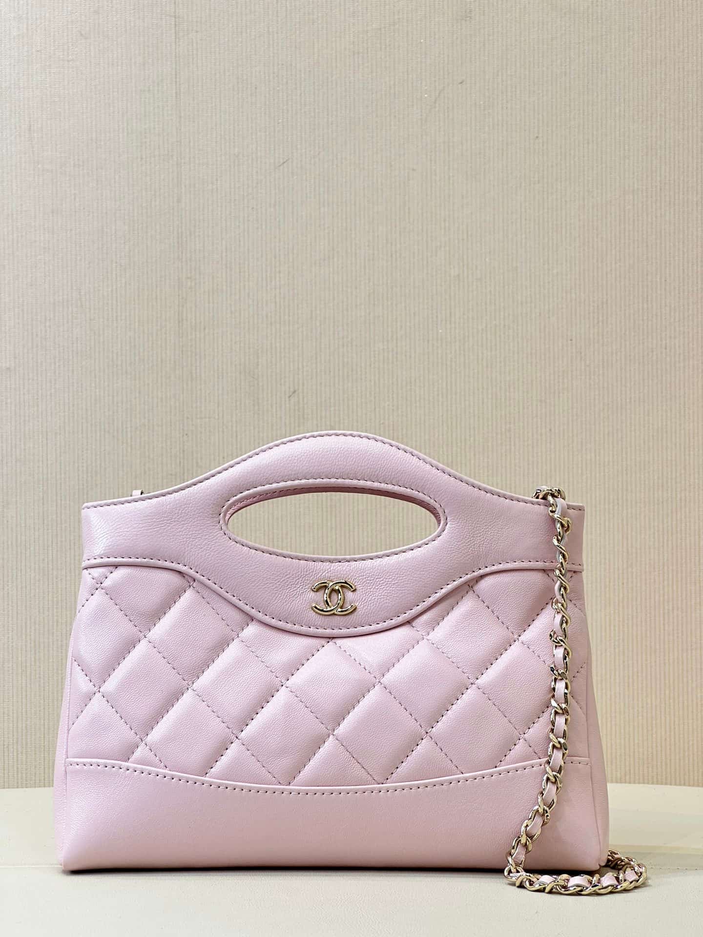 Chanel Clutch with chain Lambskin & Gold-Tone Metal AP3656 Pink TOP