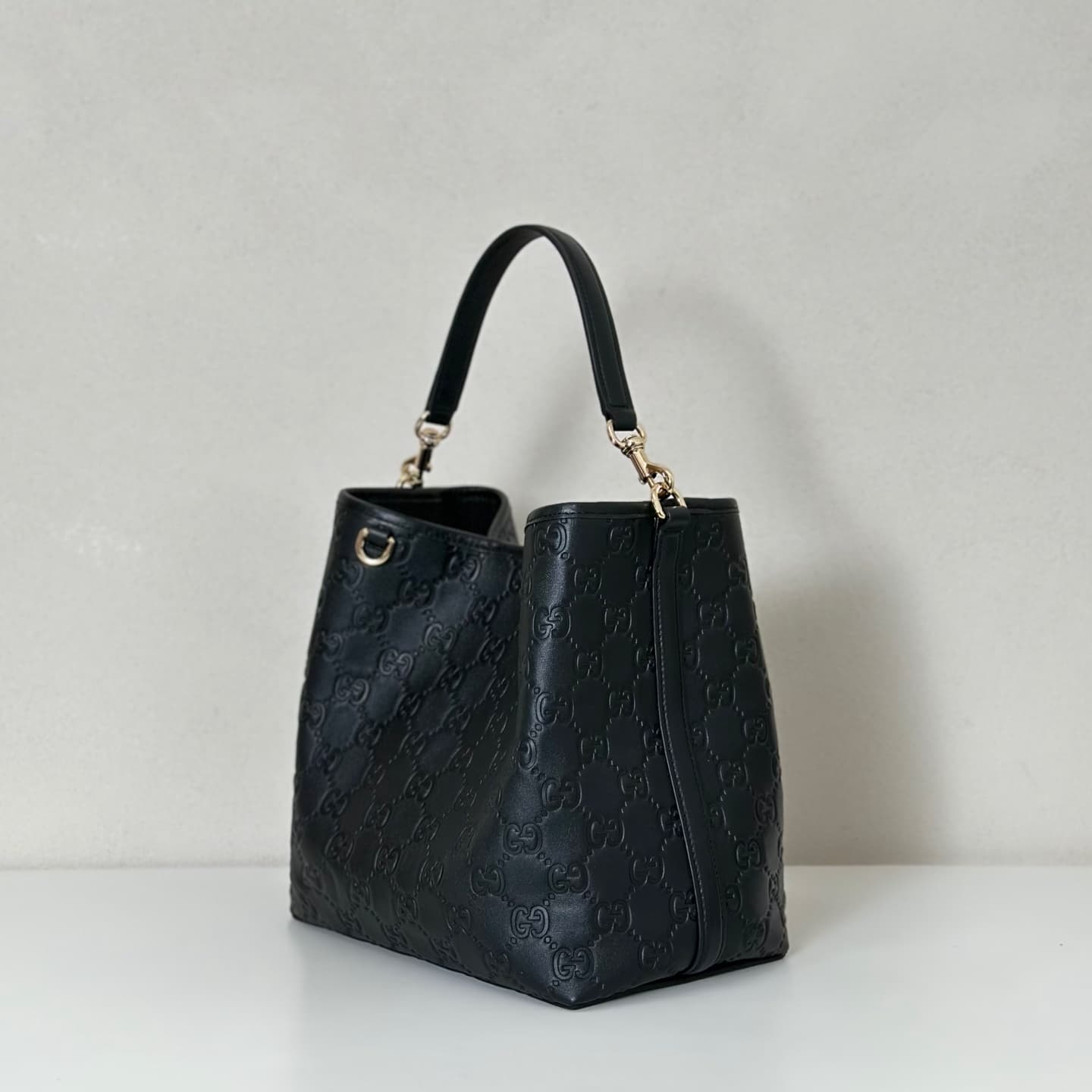 Gucci GG Emblem medium bucket bag 815103 High
