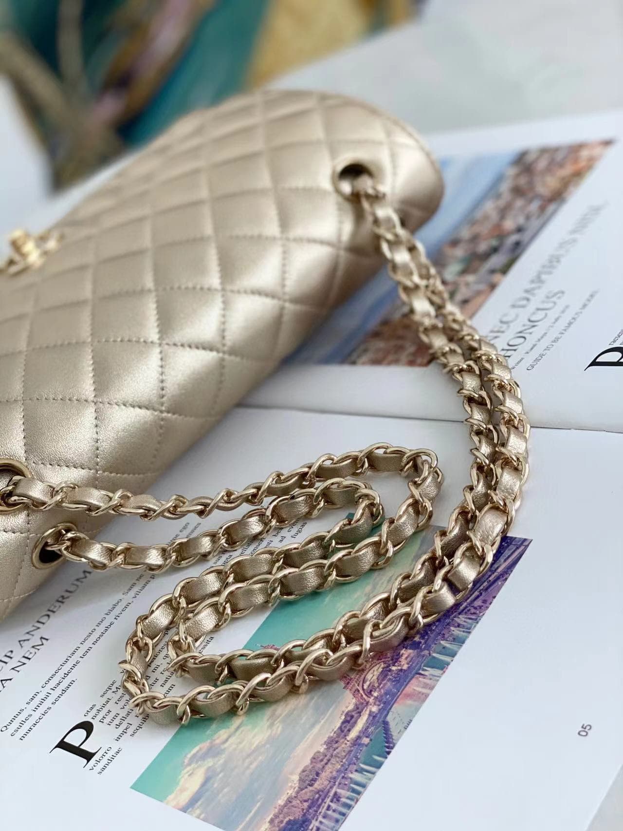 Medium CLASSIC HANDBAG Iridescent Lambskin & Gold-Tone Metal Champagne A
