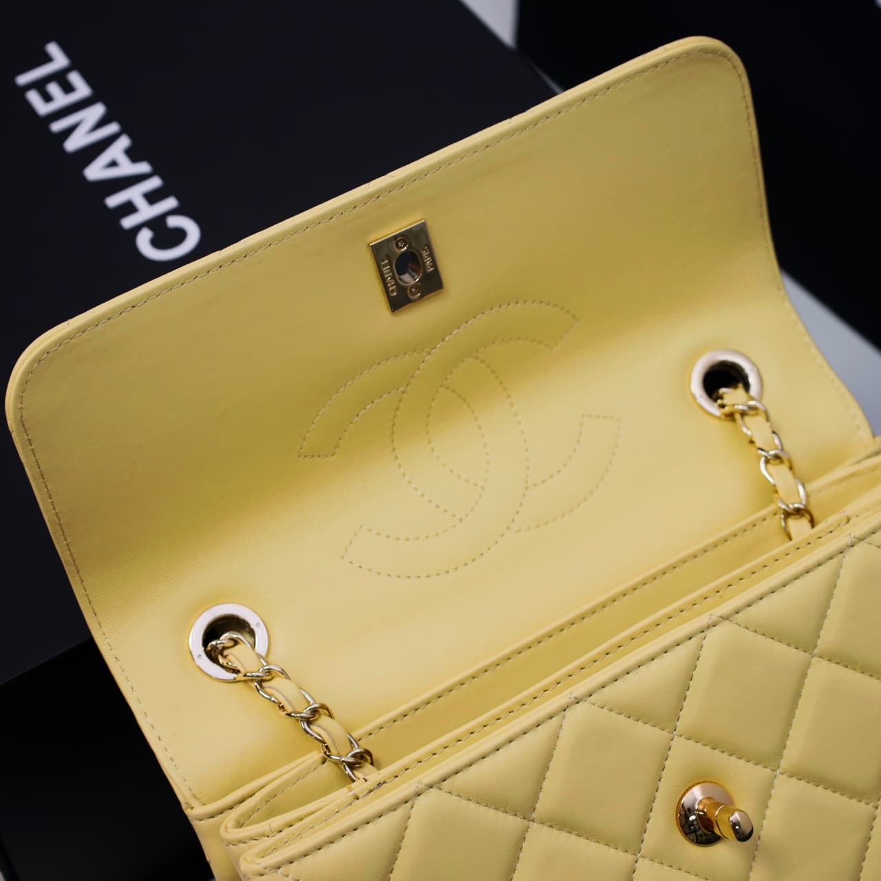 SMALL FLAP BAG WITH TOP HANDLE Lambskin Gold Metal yellow A