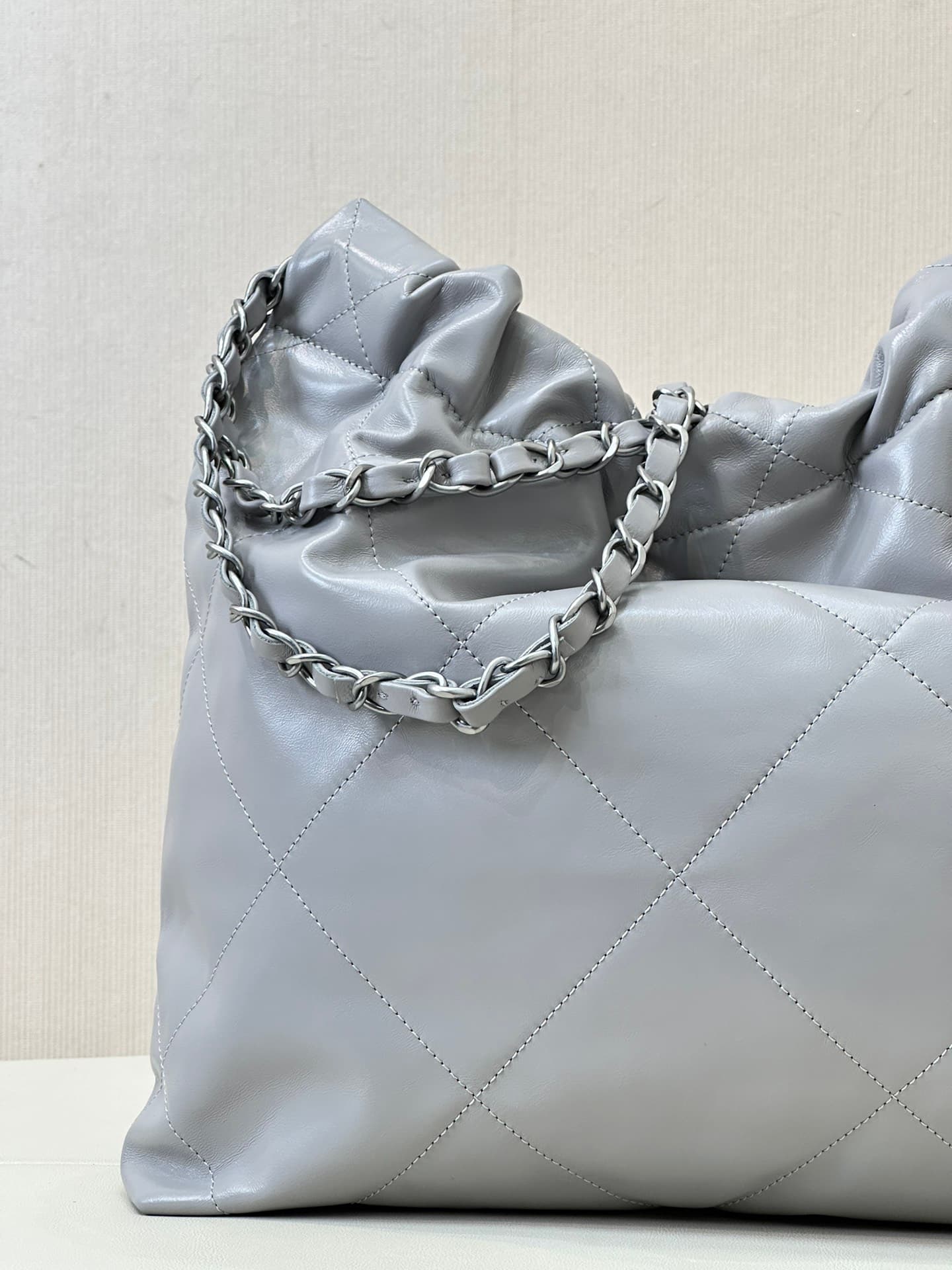 Chanel 22 Small handbag Shiny calfskin & silver-tone metal AS3260 Grey TOP