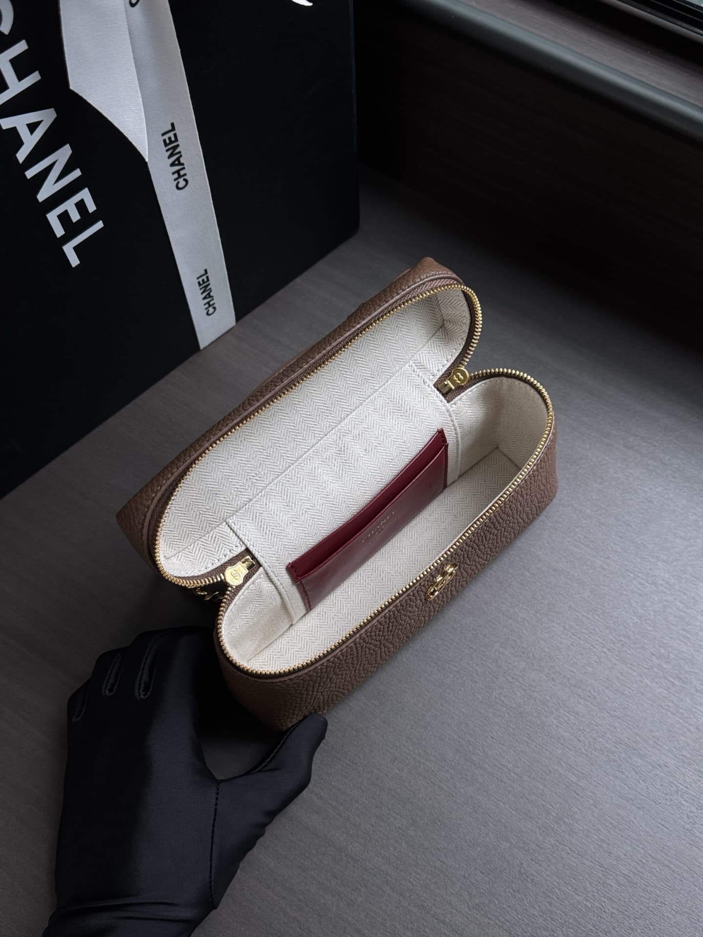 Chanel Small Vanity with chain Grained Calfskin & Gold-Tone Metal Dark Brown AS5346 A