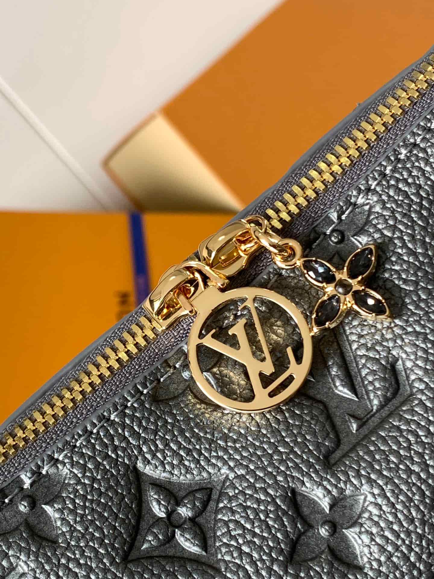Louis Vuitton Pochette Sèvres Gun Metal Supple grained cowhide leather M12174 High