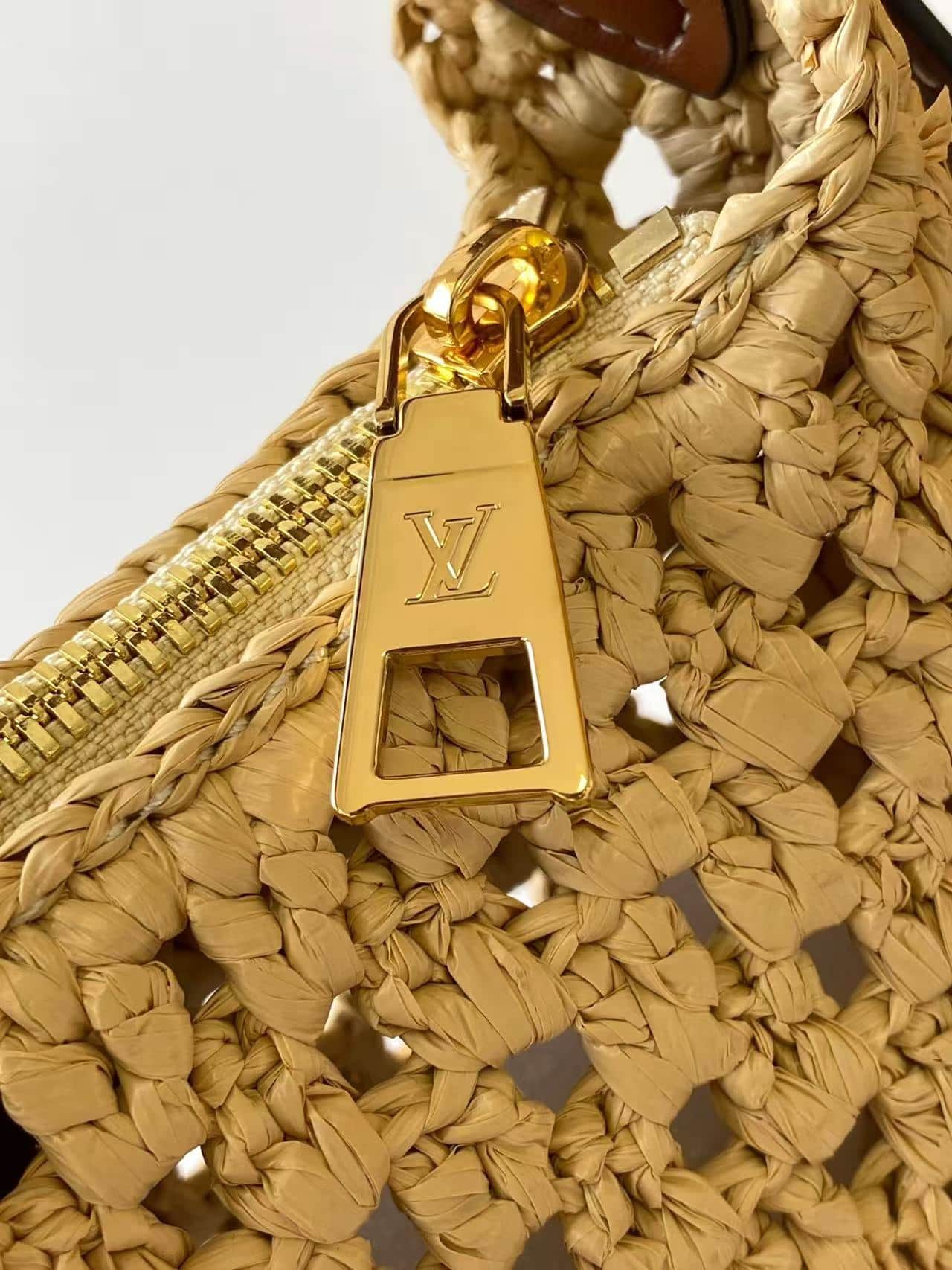 Louis Vuitton Hills Pochette Natural Tan Raffia M14304 High