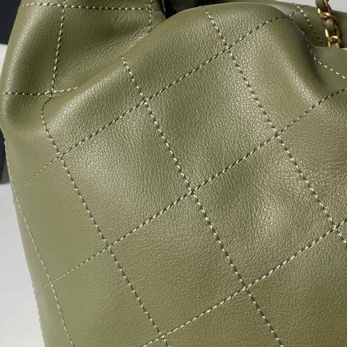 Chanel Hobo Handbag Calfskin & Gold-Tone Metal AS5976 Drak Green A