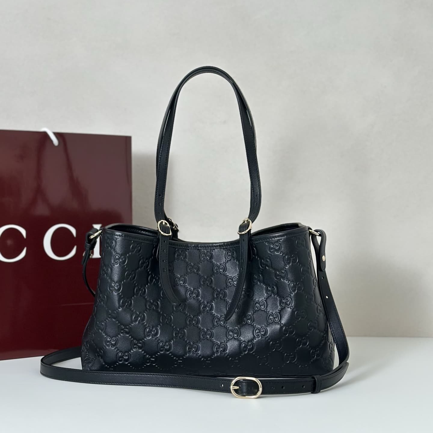 Gucci GG Emblem medium tote bag 815214 High