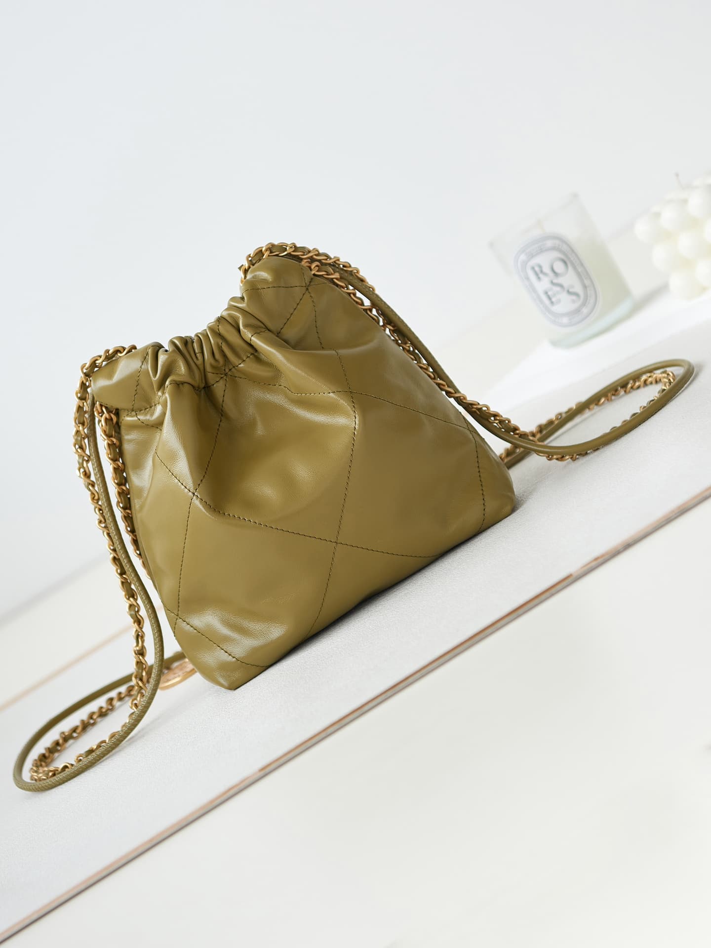 Chanel 22 MINI HANDBAG Shiny Calfskin Brown & Gold-Tone Metal AS3980 A