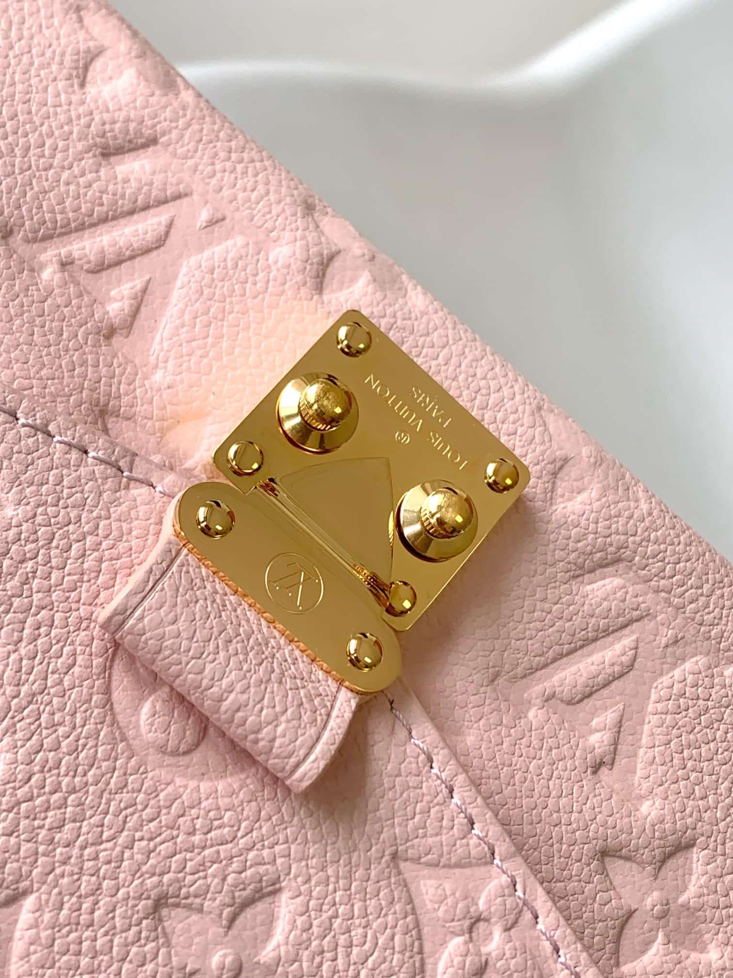 Louis Vuitton POCHETTE MÉTIS EAST WEST Pink Grained cowhide leather M47045 High
