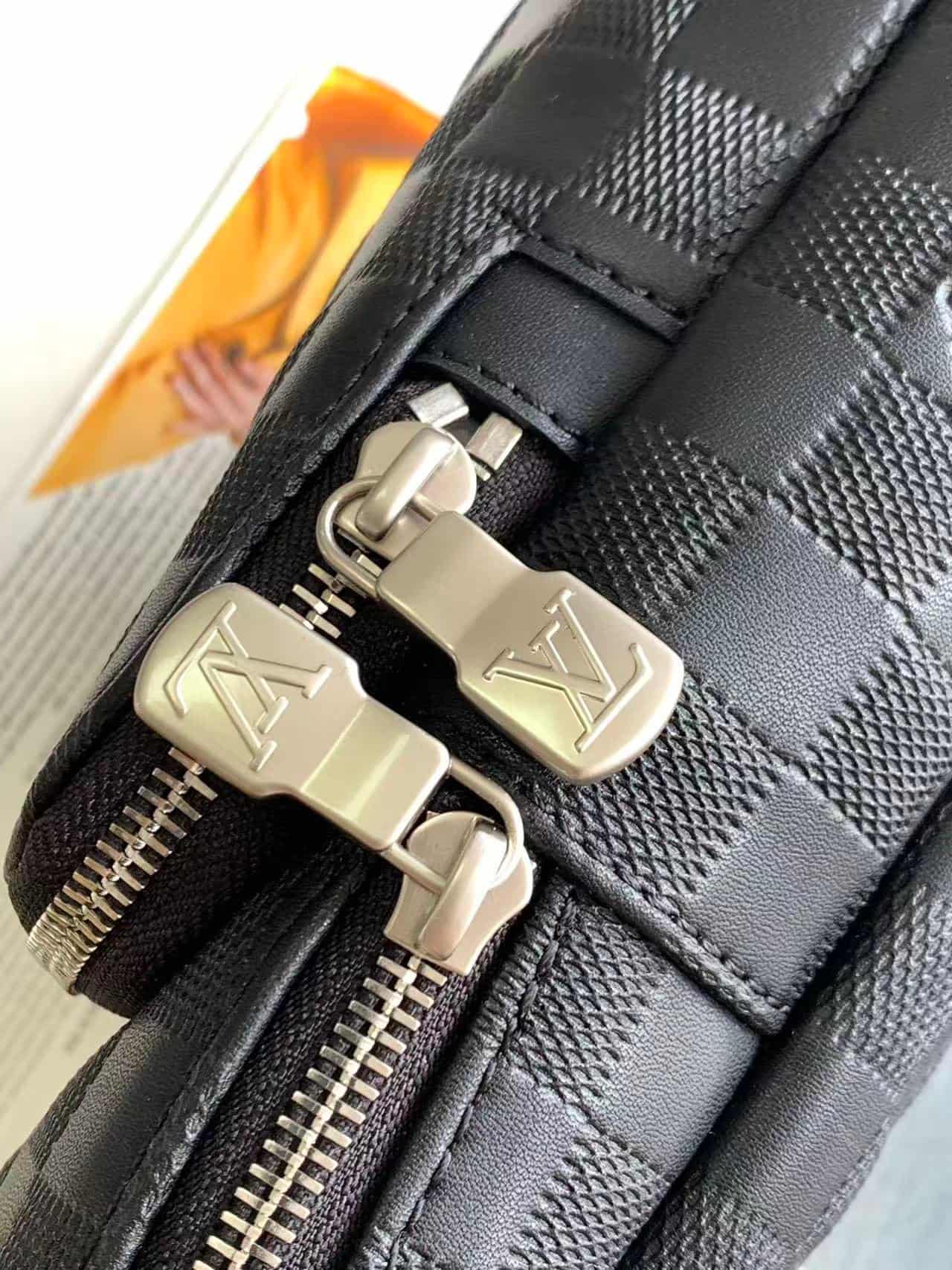 Louis Vuitton Avenue Slingbag Damier Infini Leather High