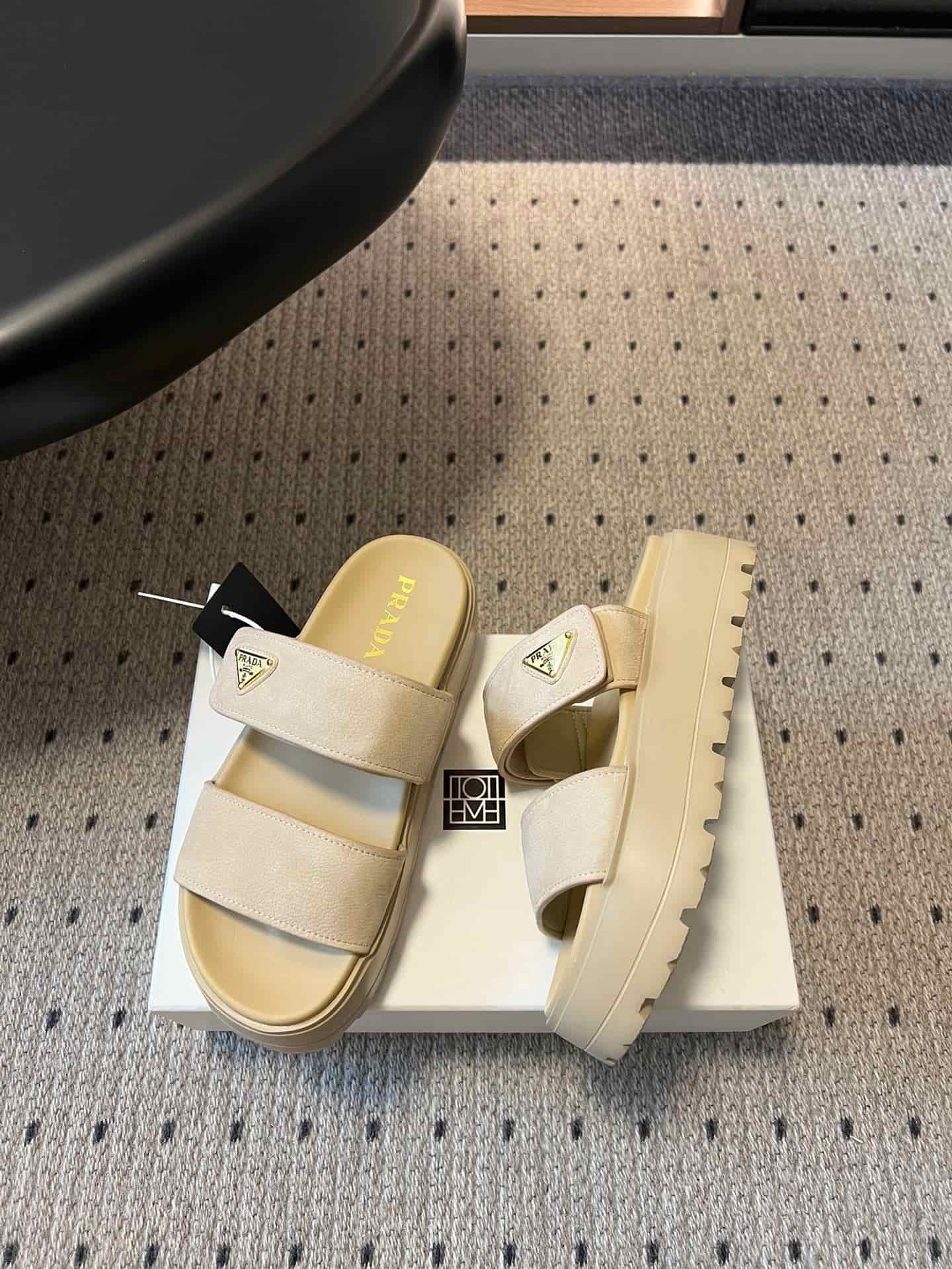 Prada Leather Fussbett Slides