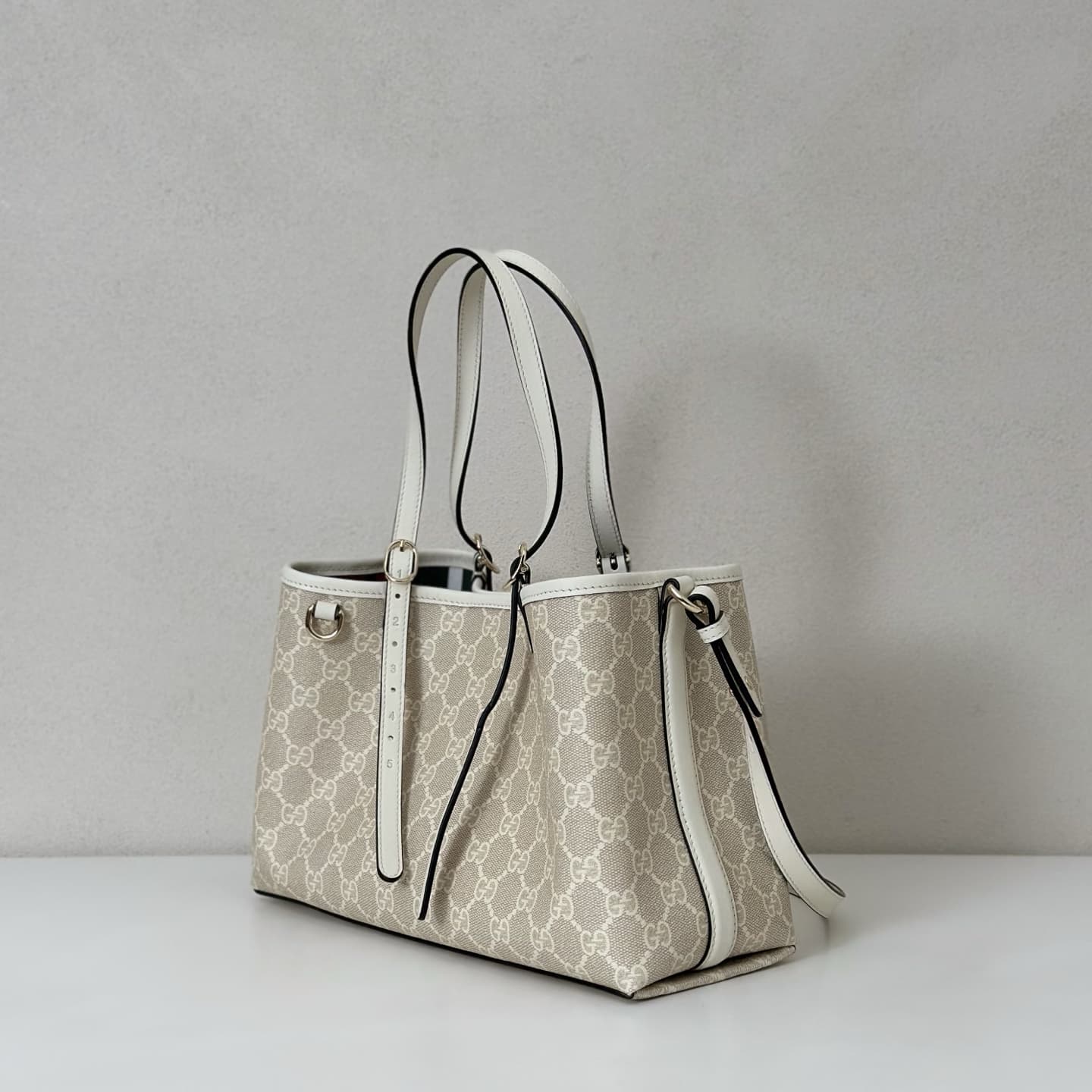Gucci GG Emblem medium tote bag 815214 High