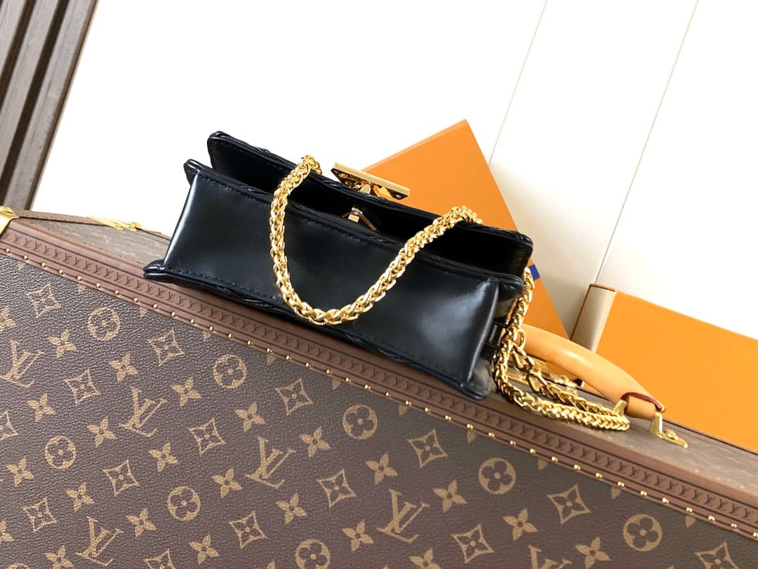 Louis Vuitton Wallet On Chain GO-14 Black Lambskin leather M13139 High