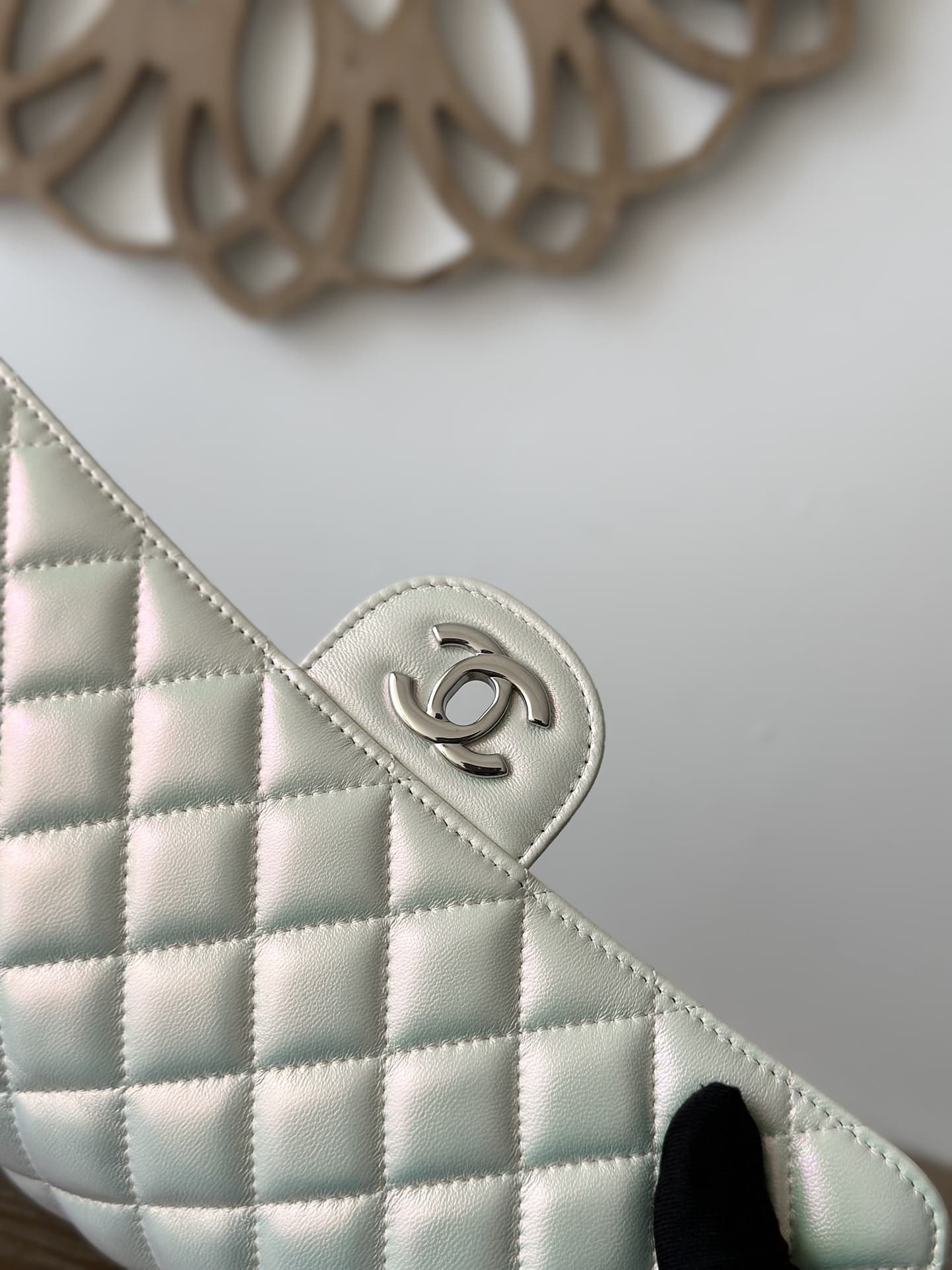 Medium CLASSIC HANDBAG Iridescent Lambskin & Silver/Gold-Tone Metal White A