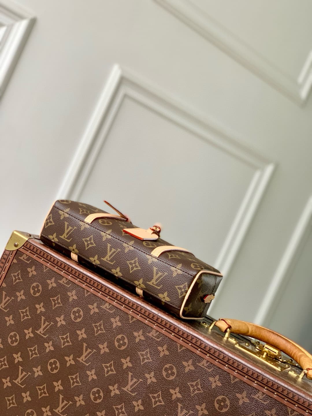 Louis Vuitton Hang On Monogram coated canvas M47031 High