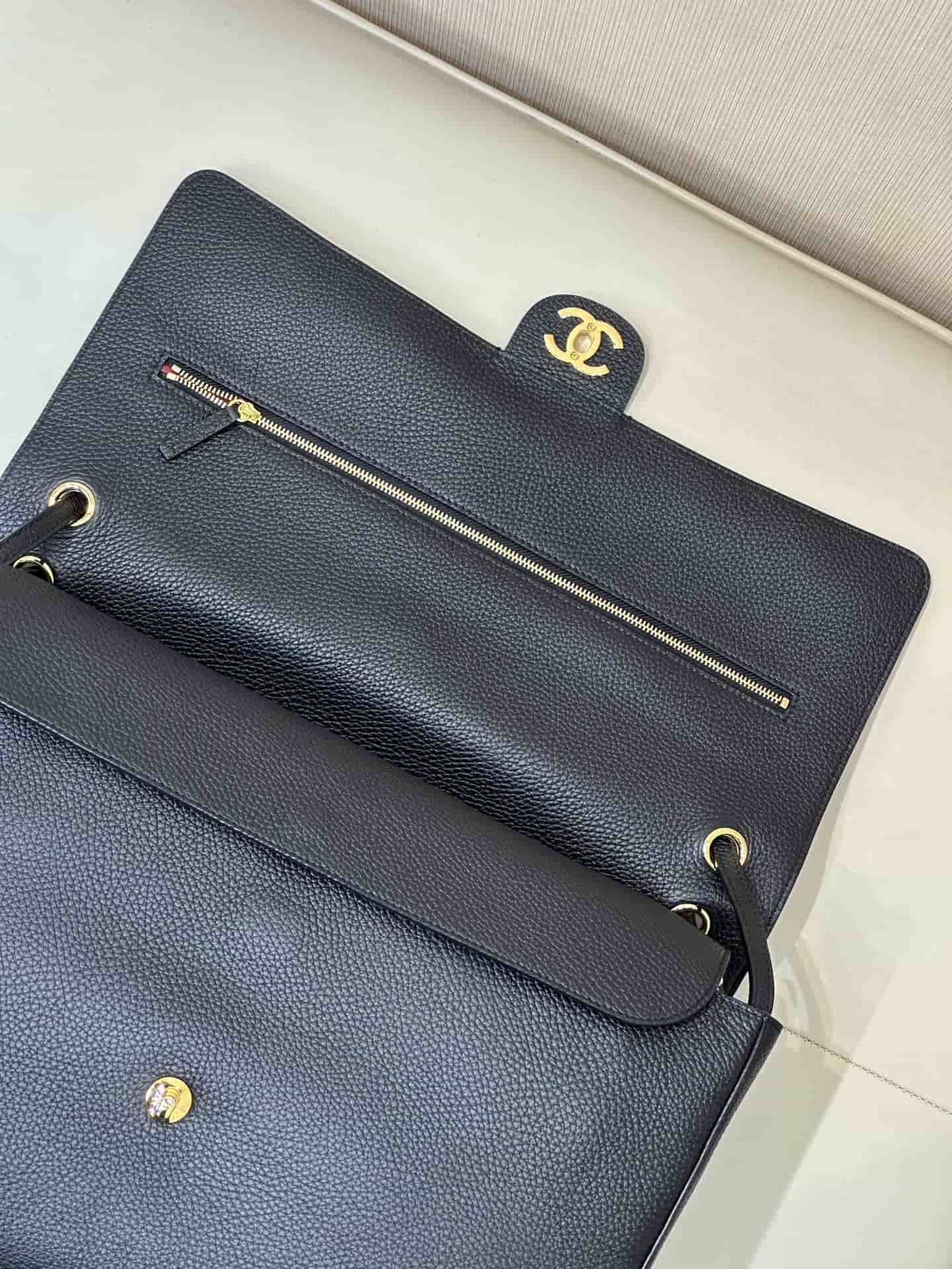 Chanel Maxi Flapbag Grained Calfskin & Gold Metal Black AS6233 TOP