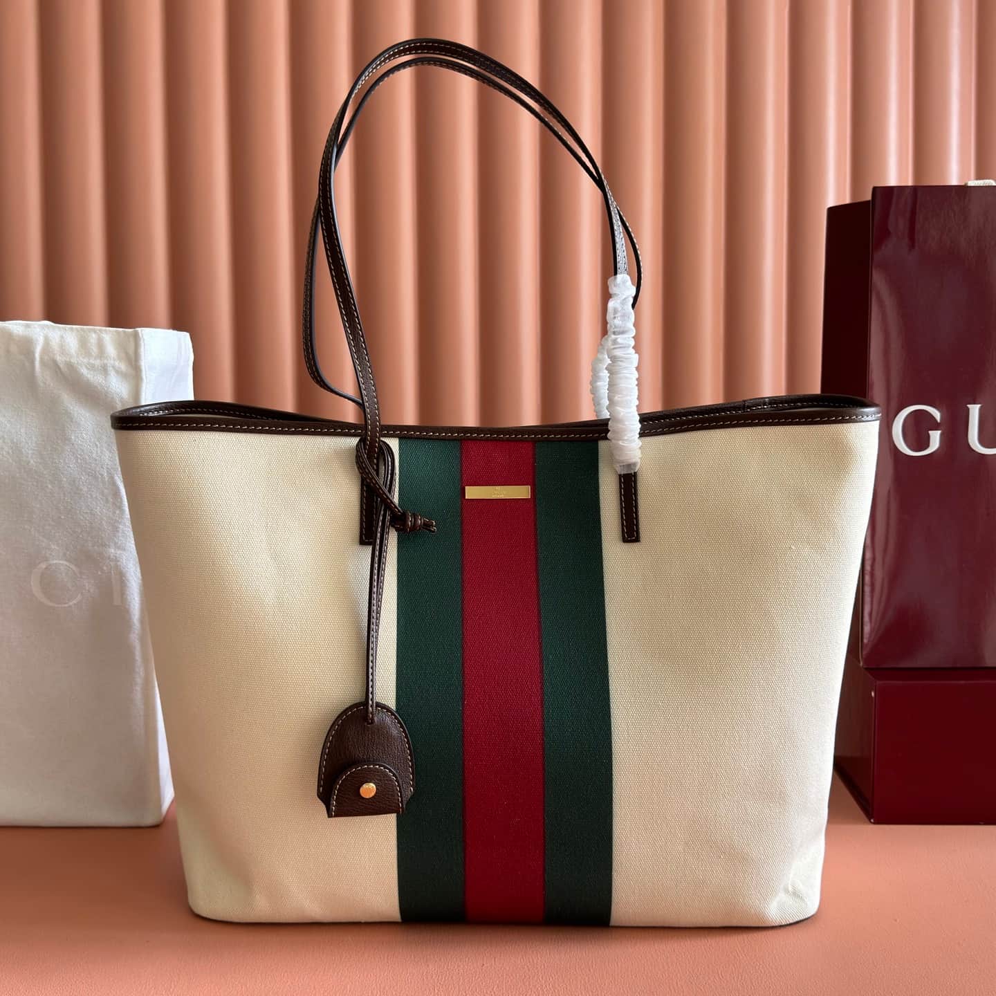 Gucci Tribeca large tote bag with charm natural canvas ‎A0034D High