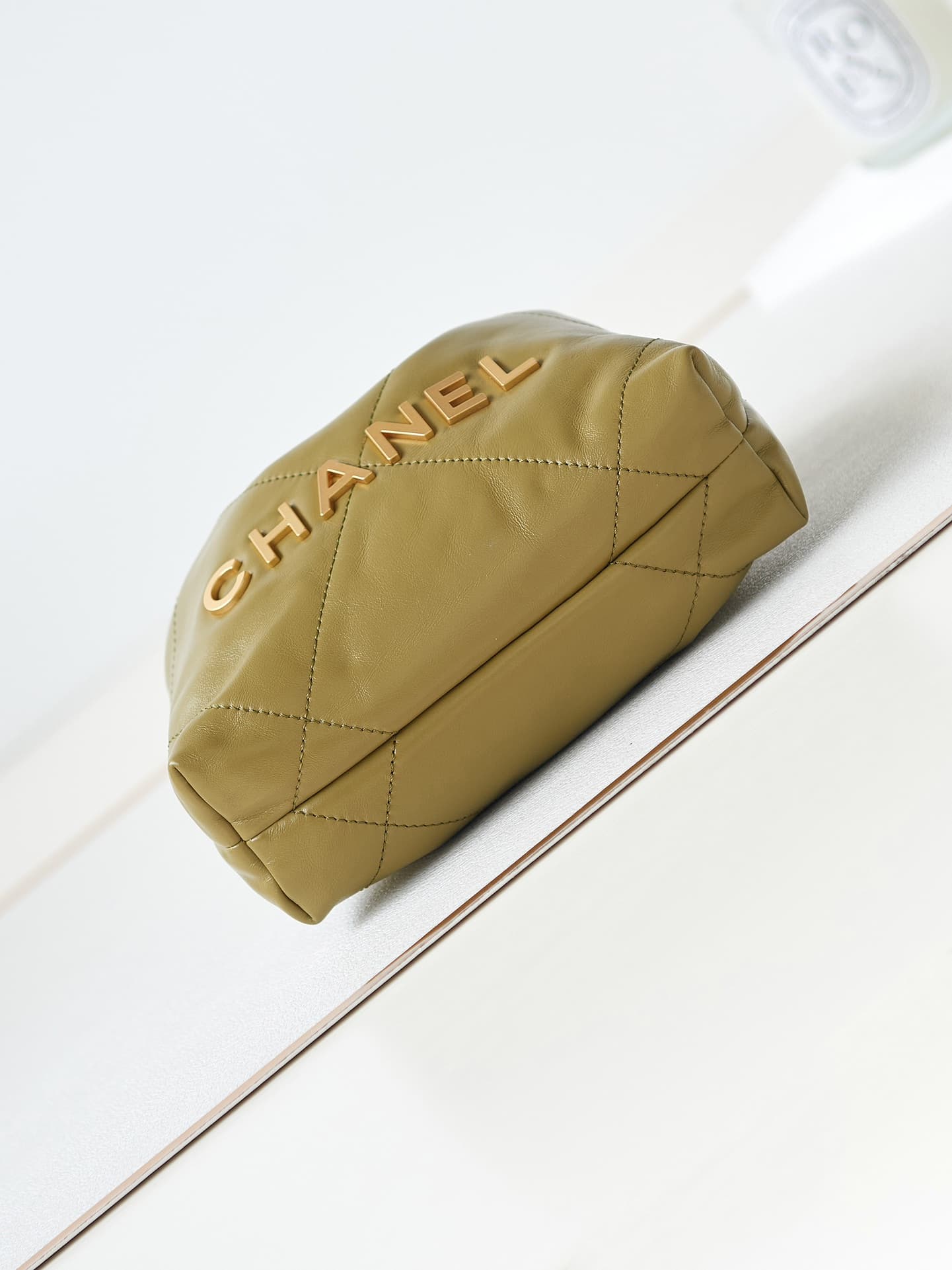 Chanel 22 MINI HANDBAG Shiny Calfskin Brown & Gold-Tone Metal AS3980 A