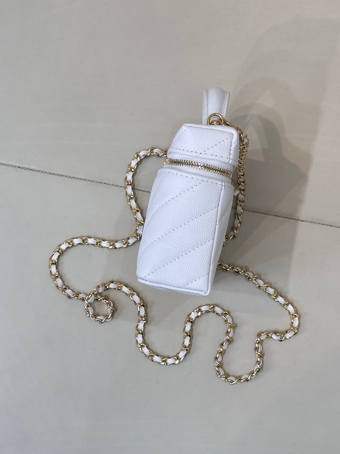 Chanel Vanity with Chain Grained Shiny Calfskin & Gold-Tone Metal White AP5212 TOP