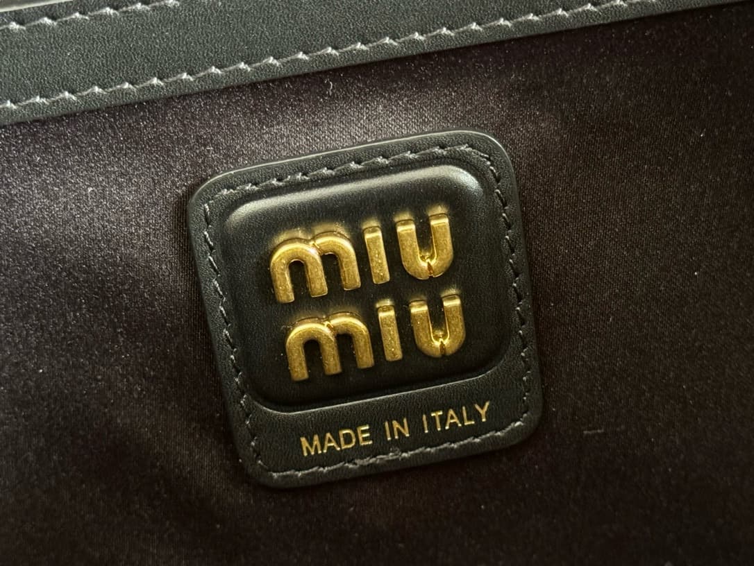 复制Miu Miu Miu Miu Beau Calfskin leather bag 5BB173 TOP Calfskin leather bag 5BB173 TOP