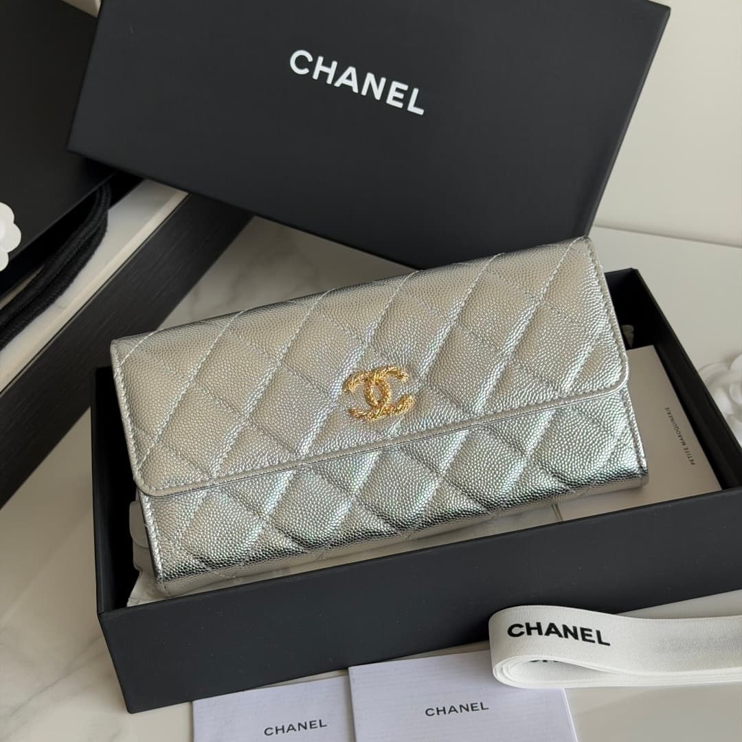Chanel Wallet Shiny Grained Calfskin Strass & Gold-Tone Metal Silver AP5076 High