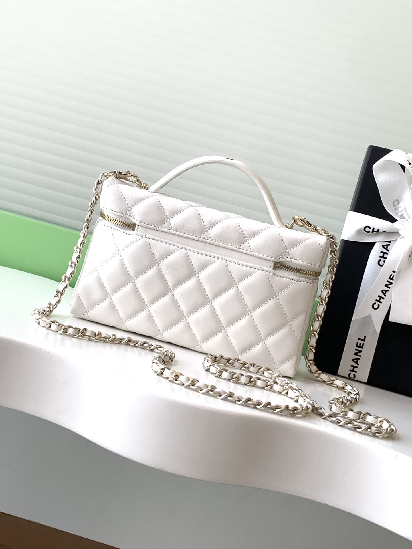 Chanel VANITY WITH CHAIN AP4407 Lambskin & Gold-Tone Metal White High