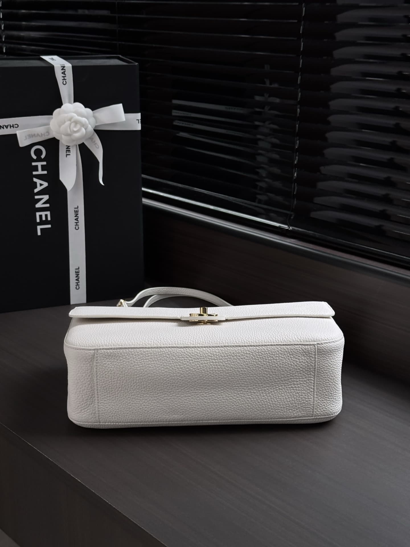 Chanel Maxi Flapbag Grained Calfskin & Gold-Tone Metal White AS6231 A