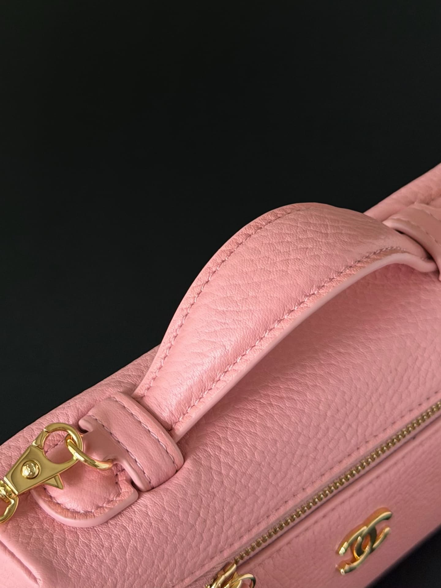 Chanel Small Vanity with chain Grained Calfskin & Gold-Tone Metal Pink AS5346 A