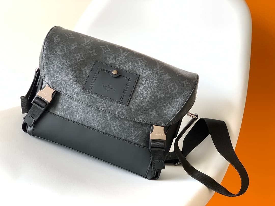 Louis Vuitton Messenger PM Voyager Monogram Eclipse M40511 High