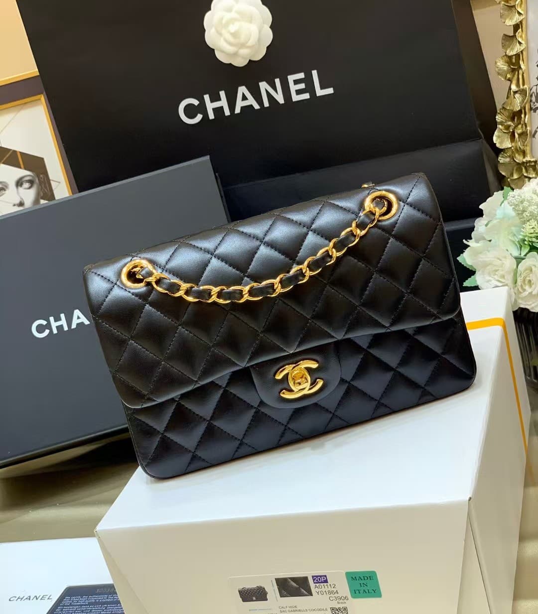 Chanel Medium CLASSIC HANDBAG Lambskin Black Gold Metal TOP