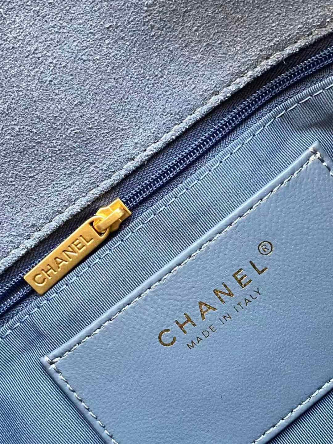 Chanel Classic Flap bag in Blue Suede & Gold-Tone Metal AS5987 A