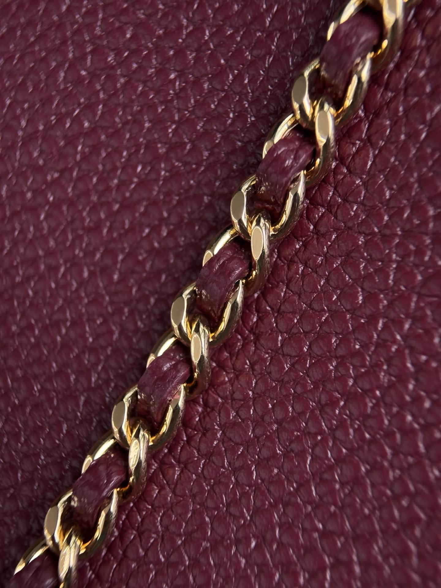 Chanel Vanity with chain Grained Calfskin & Gold-Tone Metal Dark Burgundy AS6473 A