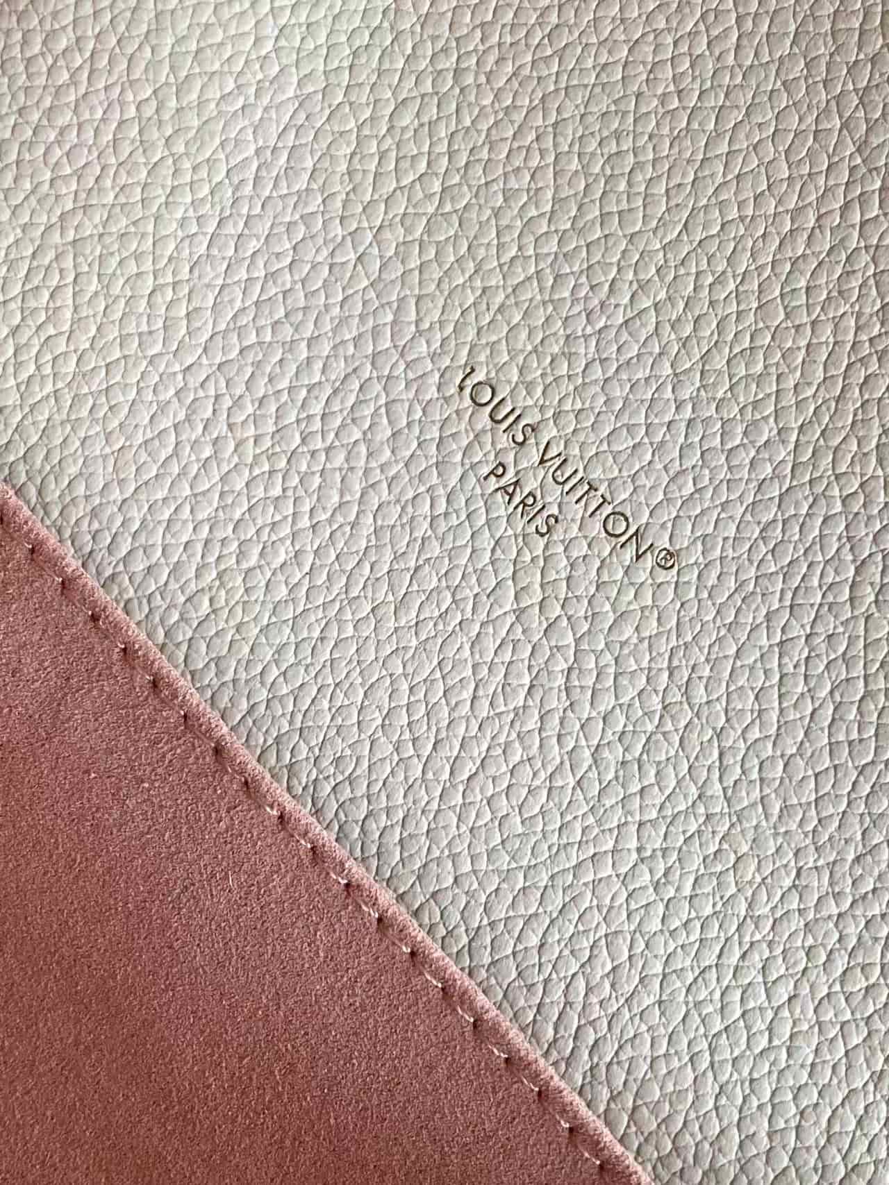 Louis Vuitton Pochette Métis East West Milky White/Peach Cowhide leather M27575 High