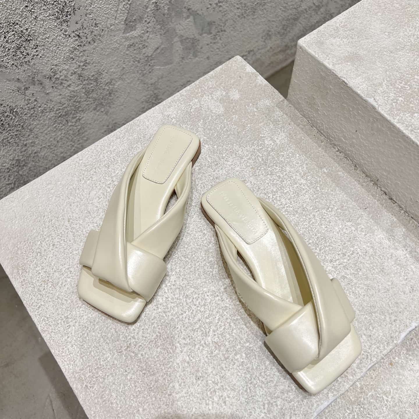 BOTTEGA VENETA Riva Micro Woven Nappa Leather Kitten Sandal Shoes Women