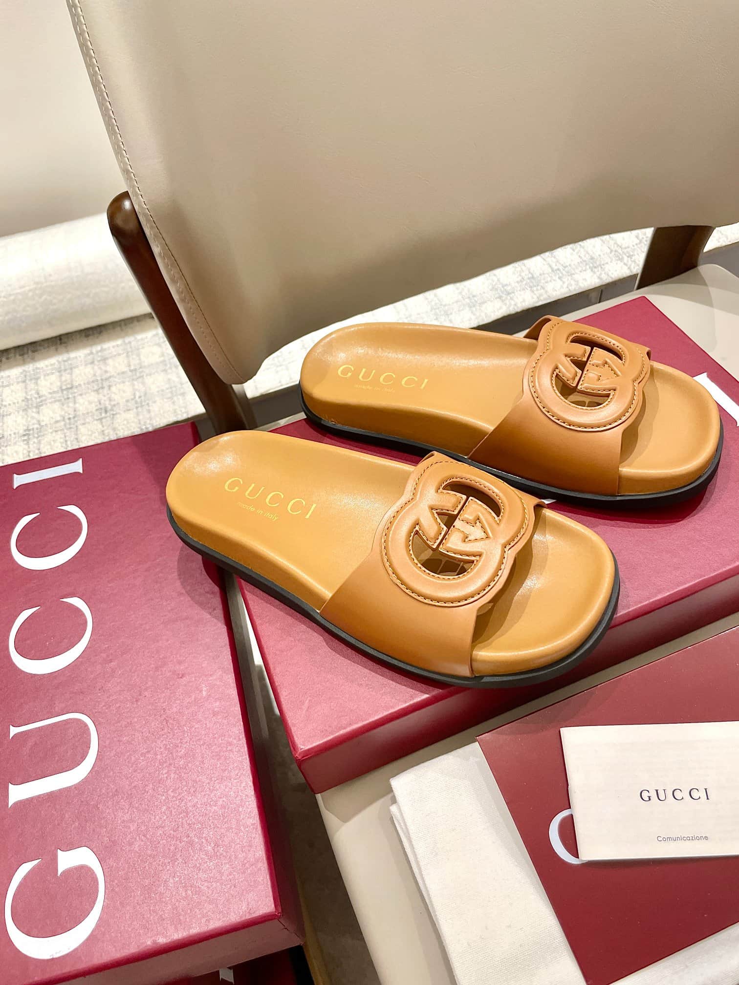 Gucci Women's Interlocking G slide sandal Shoes Women