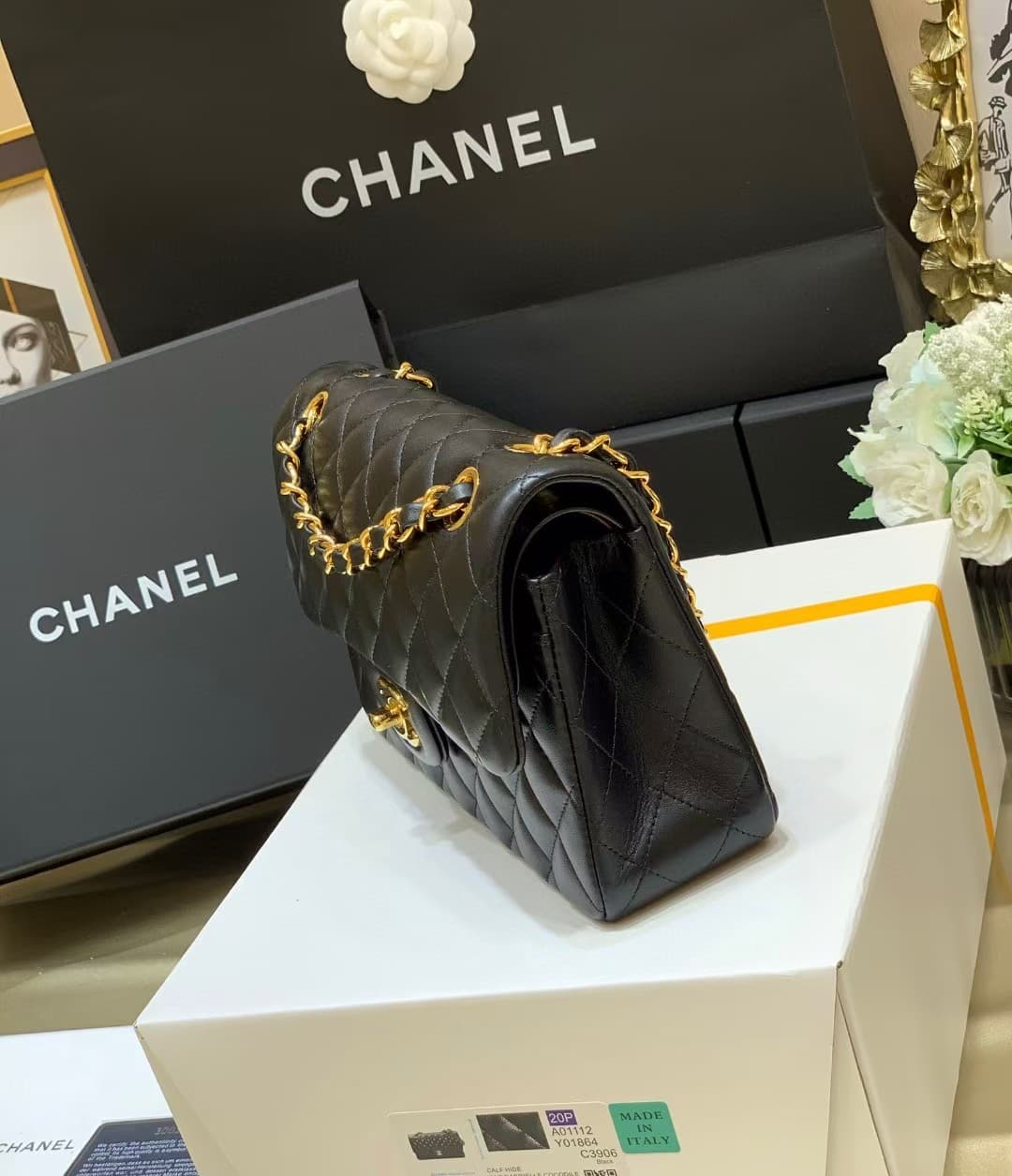 Chanel Medium CLASSIC HANDBAG Lambskin Black Gold Metal TOP