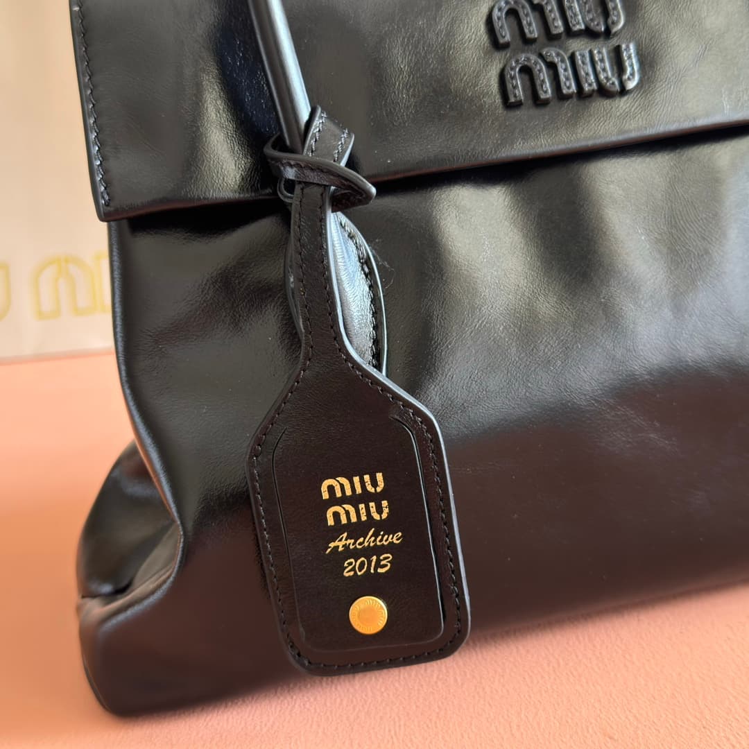 Miu Miu Solitaire shiny Calfskin leather bag Black 5BA302 High