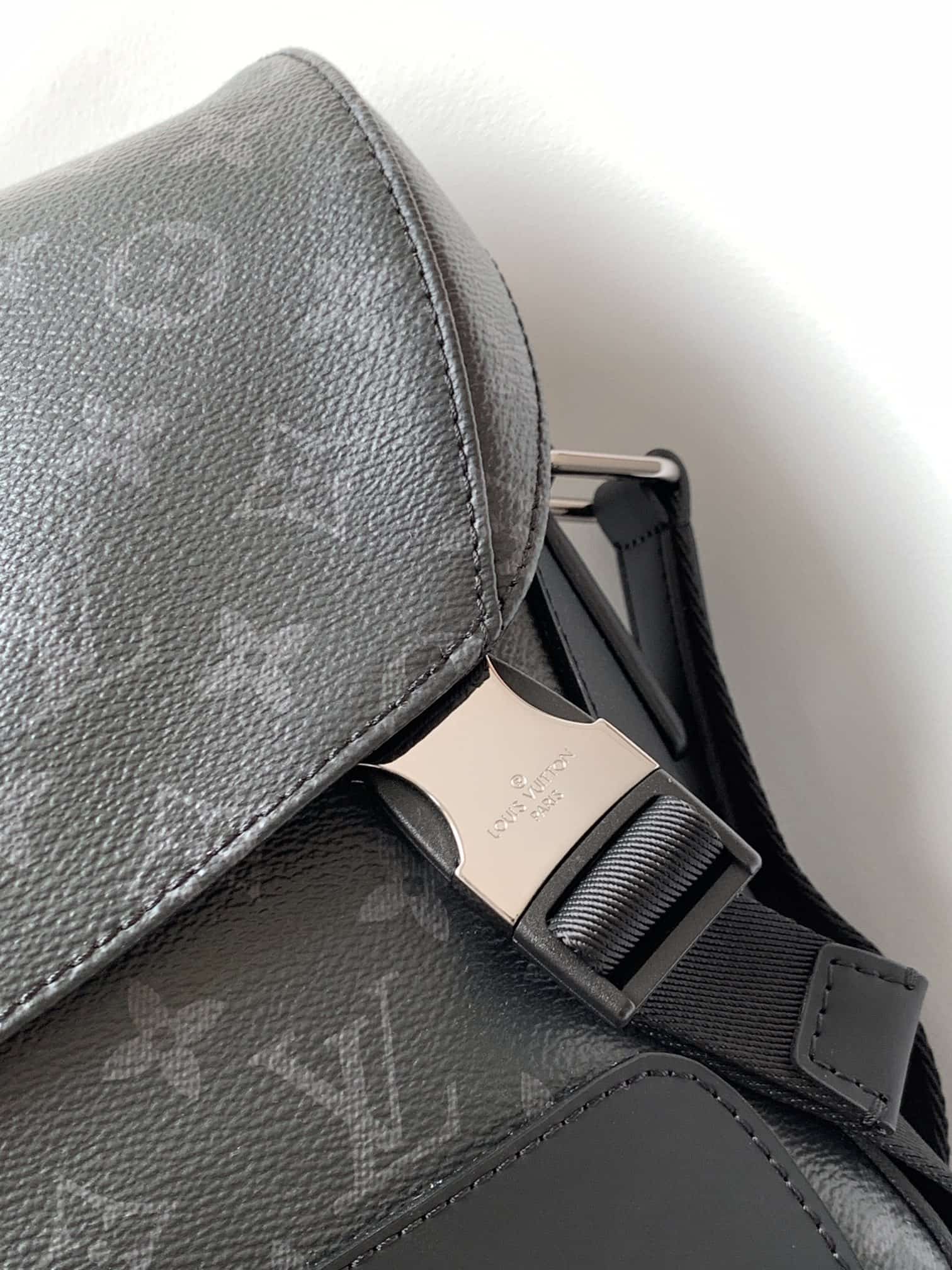 Louis Vuitton Messenger PM Voyager Monogram Eclipse M40511 High