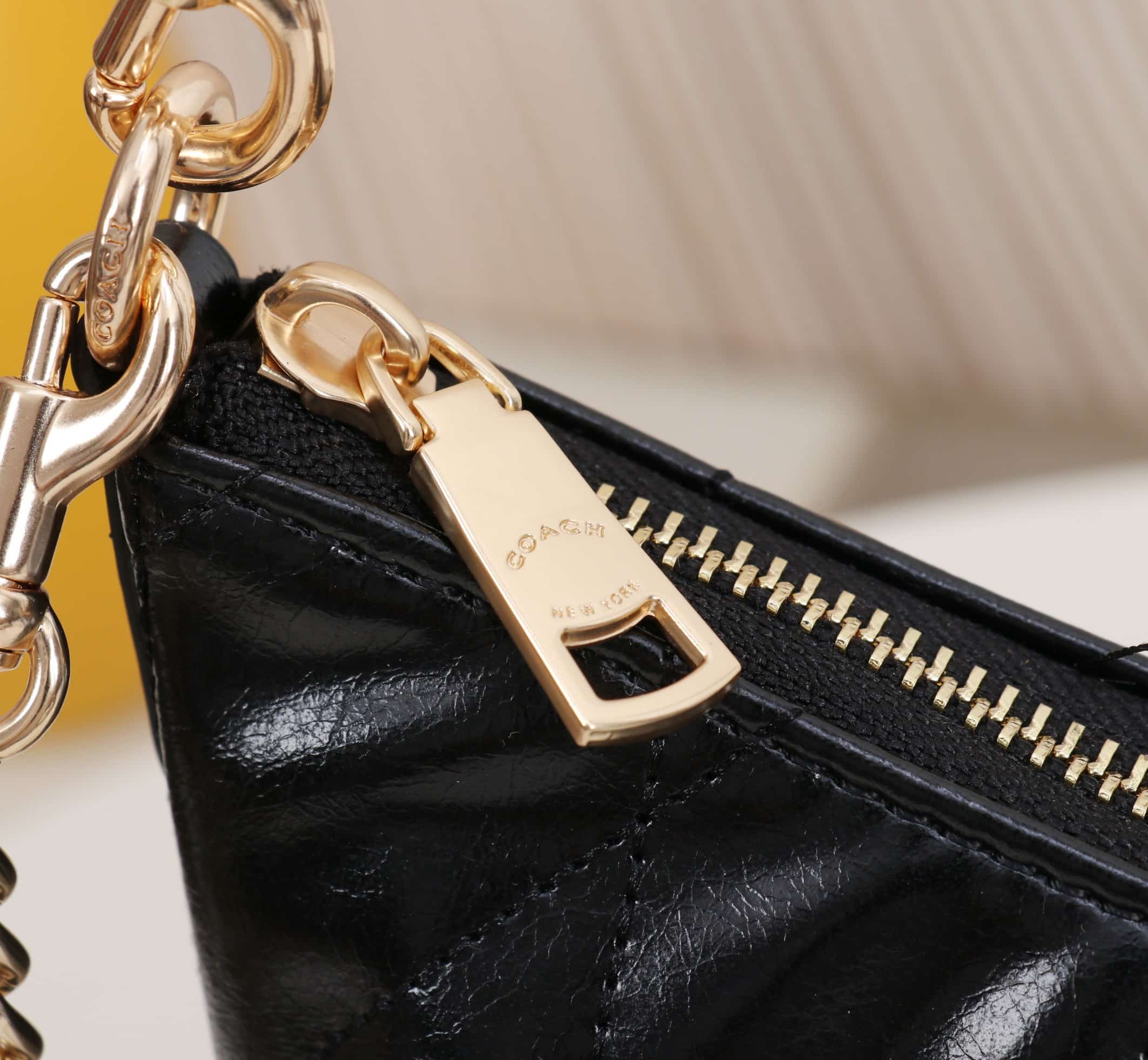 Coach Caitlin Shoulder Bag With Quilting Glazed leather/Gold/Black High