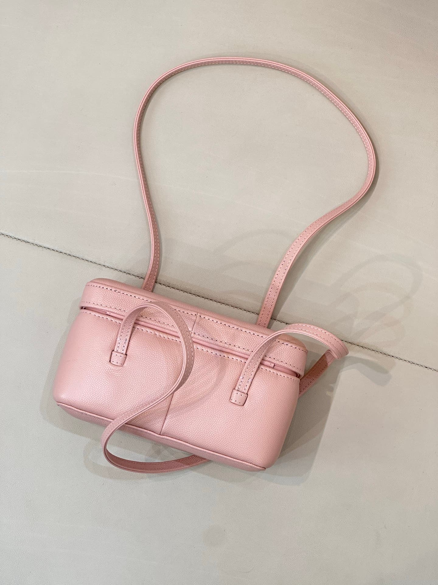 Chanel Long Vanity with Leather Strap Grained Shiny Calfskin & Gold-Tone Metal Light Pink AP5067 TOP