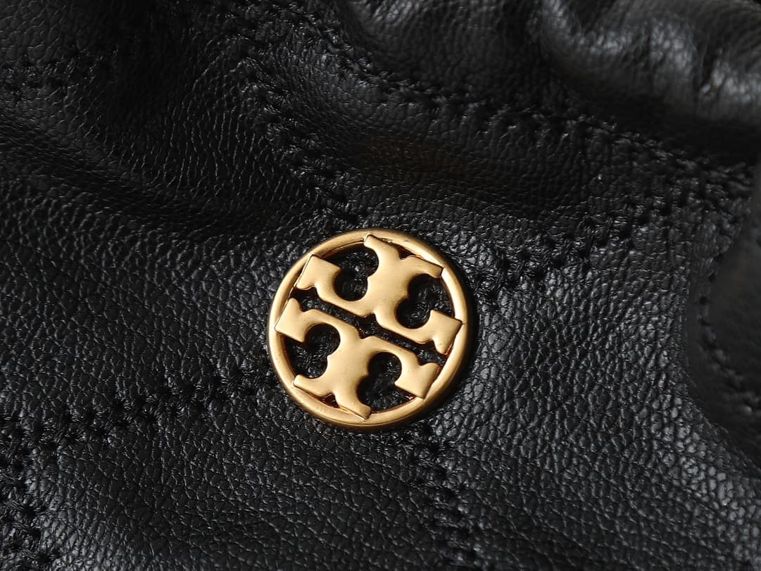 Tory Burch Small Willa Quilted Smooth Leather E/W Drawstring Bag in black high