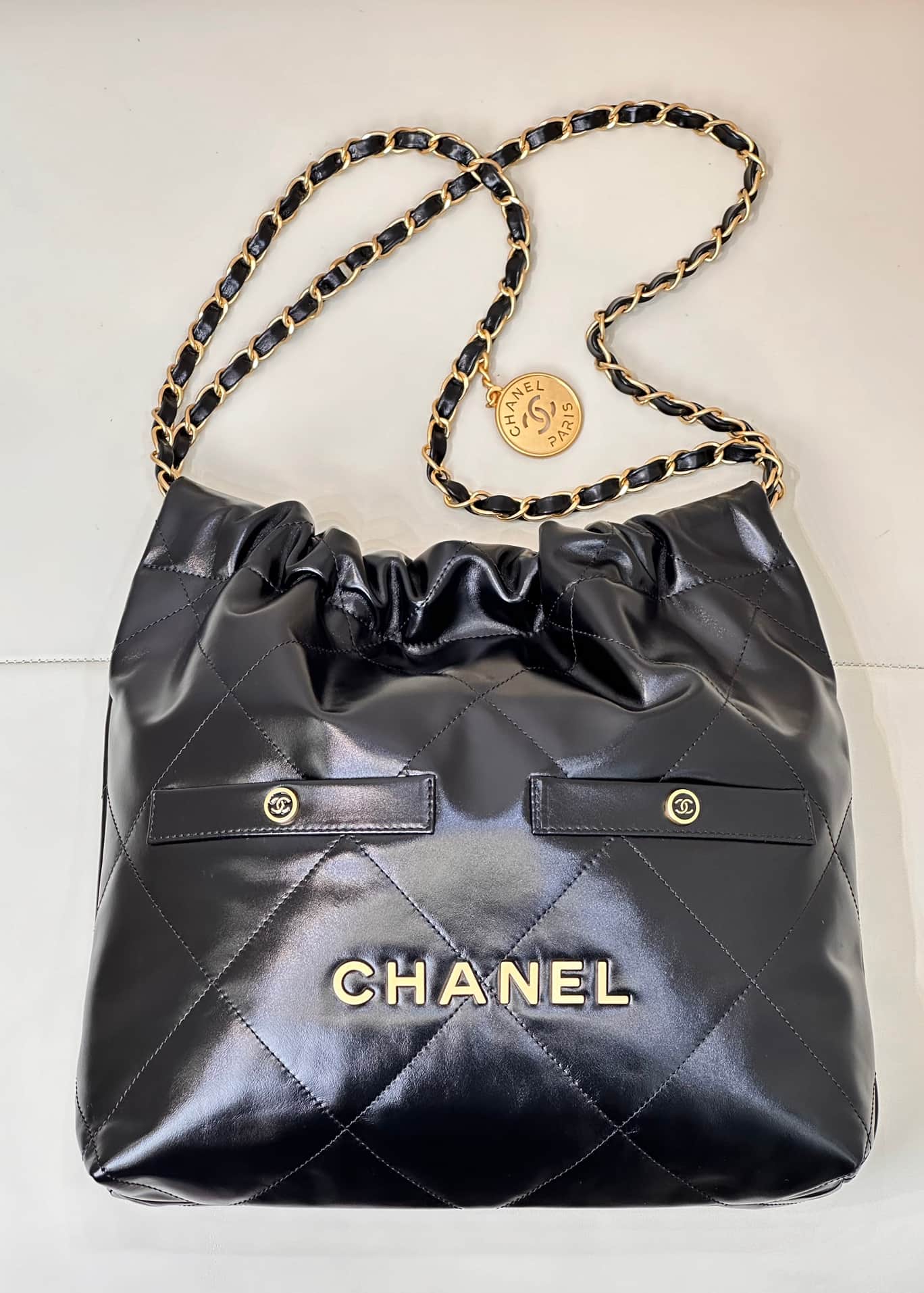 Chanel 22 Small handbag Shiny calfskin & gold-tone metal AS3260 Black TOP