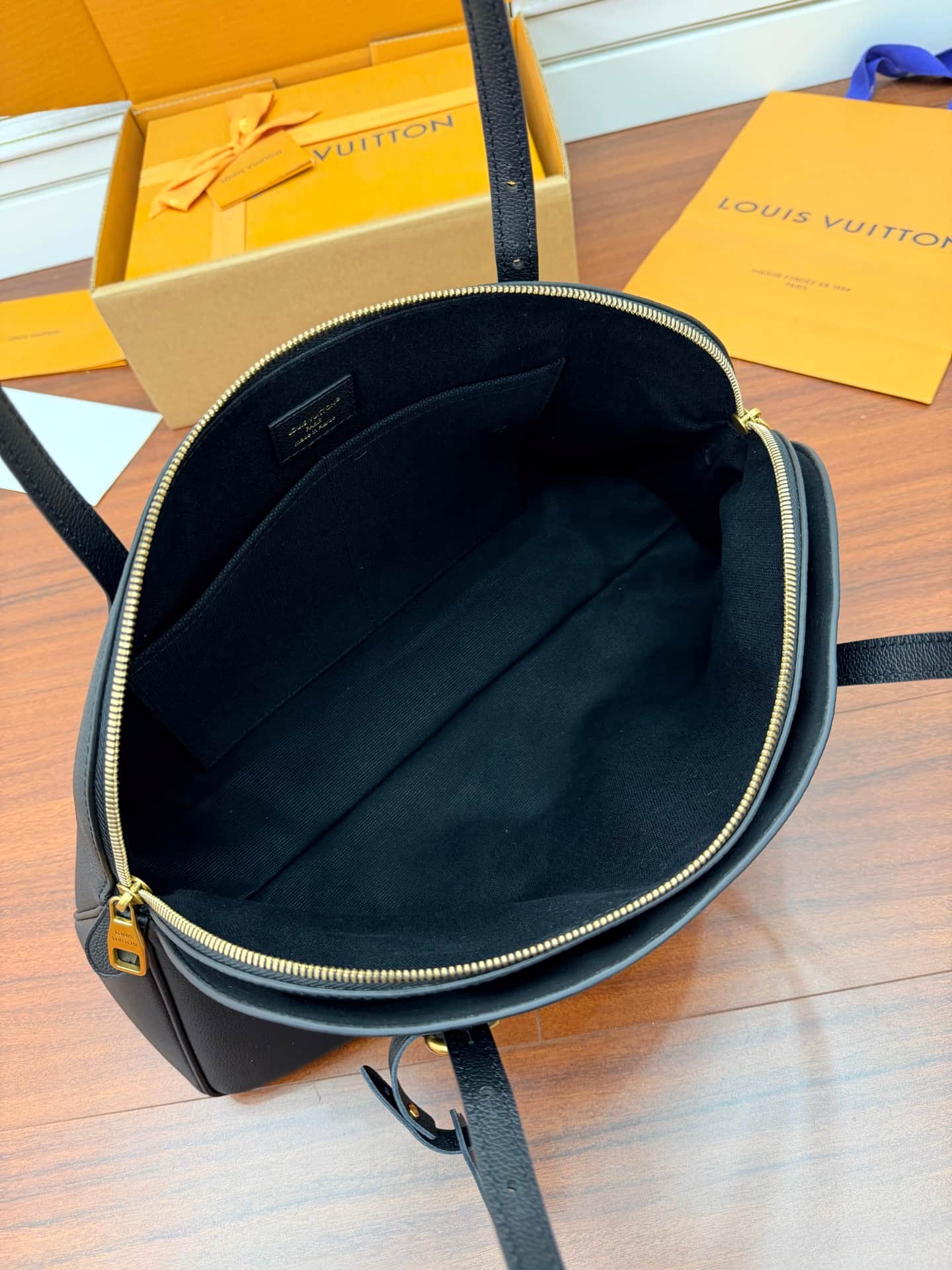 Louis Vuitton Low Key Duffle Tote Black Calf leather M26257 TOP
